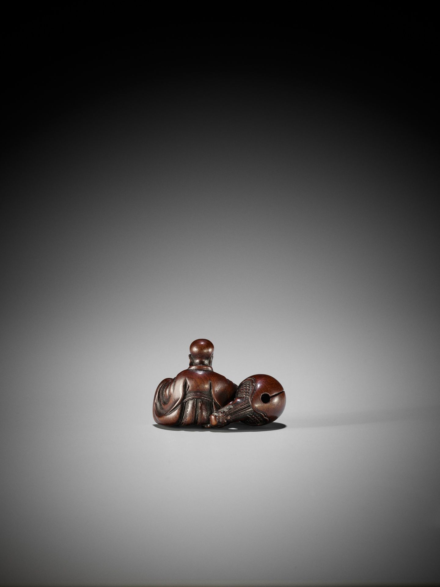 SHURAKU: A FINE WOOD NETSUKE OF A MONK WITH MOKUGYO - Image 7 of 10