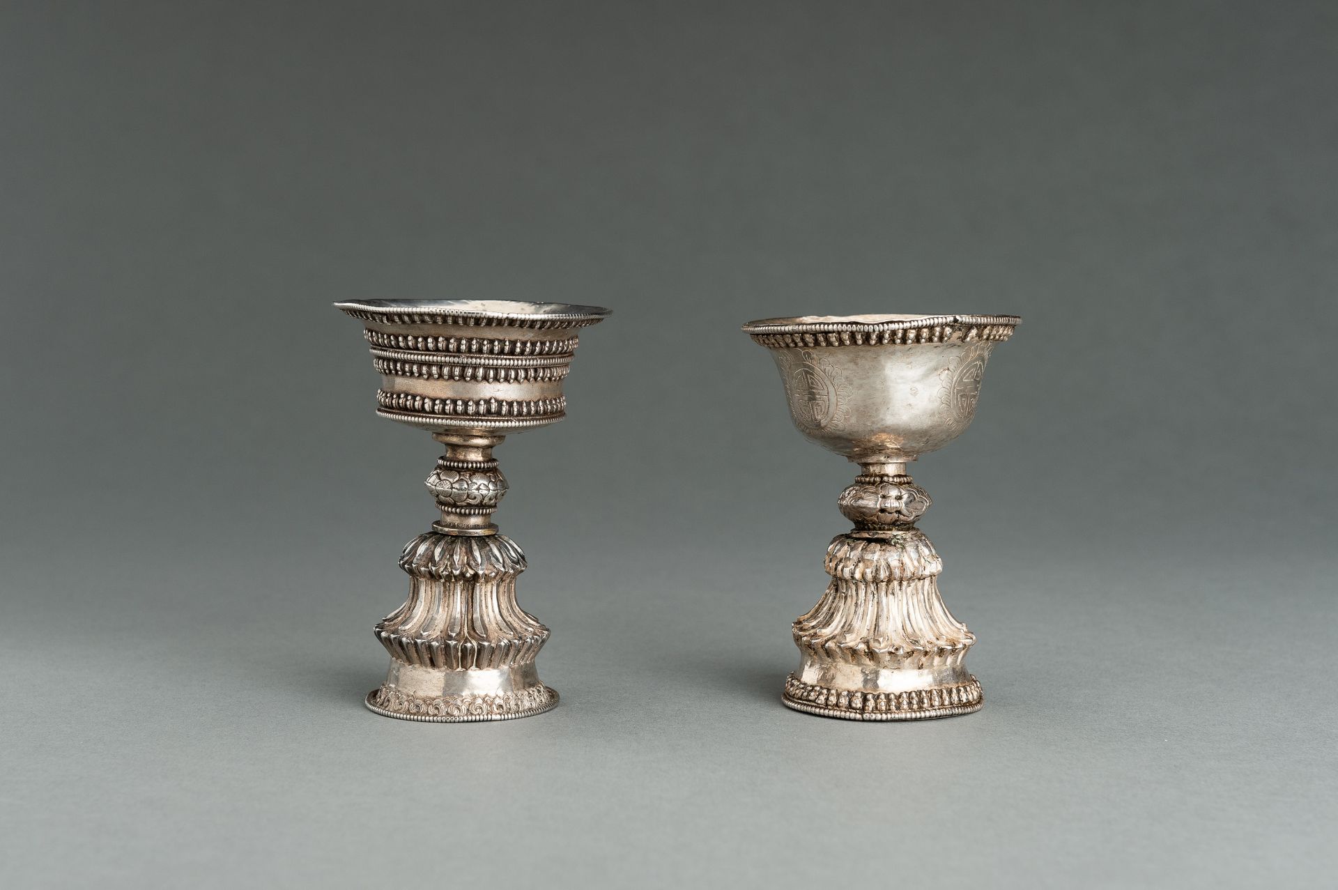 TWO TIBETAN SILVER BUTTER LAMPS, 19th CENTURY - Bild 8 aus 11