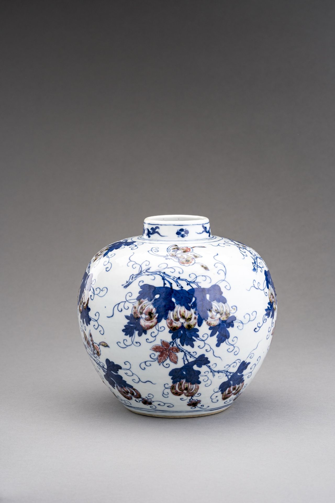 A BLUE AND COPPER RED PORCELAIN GINGER JAR, QING DYNASTY - Bild 5 aus 7