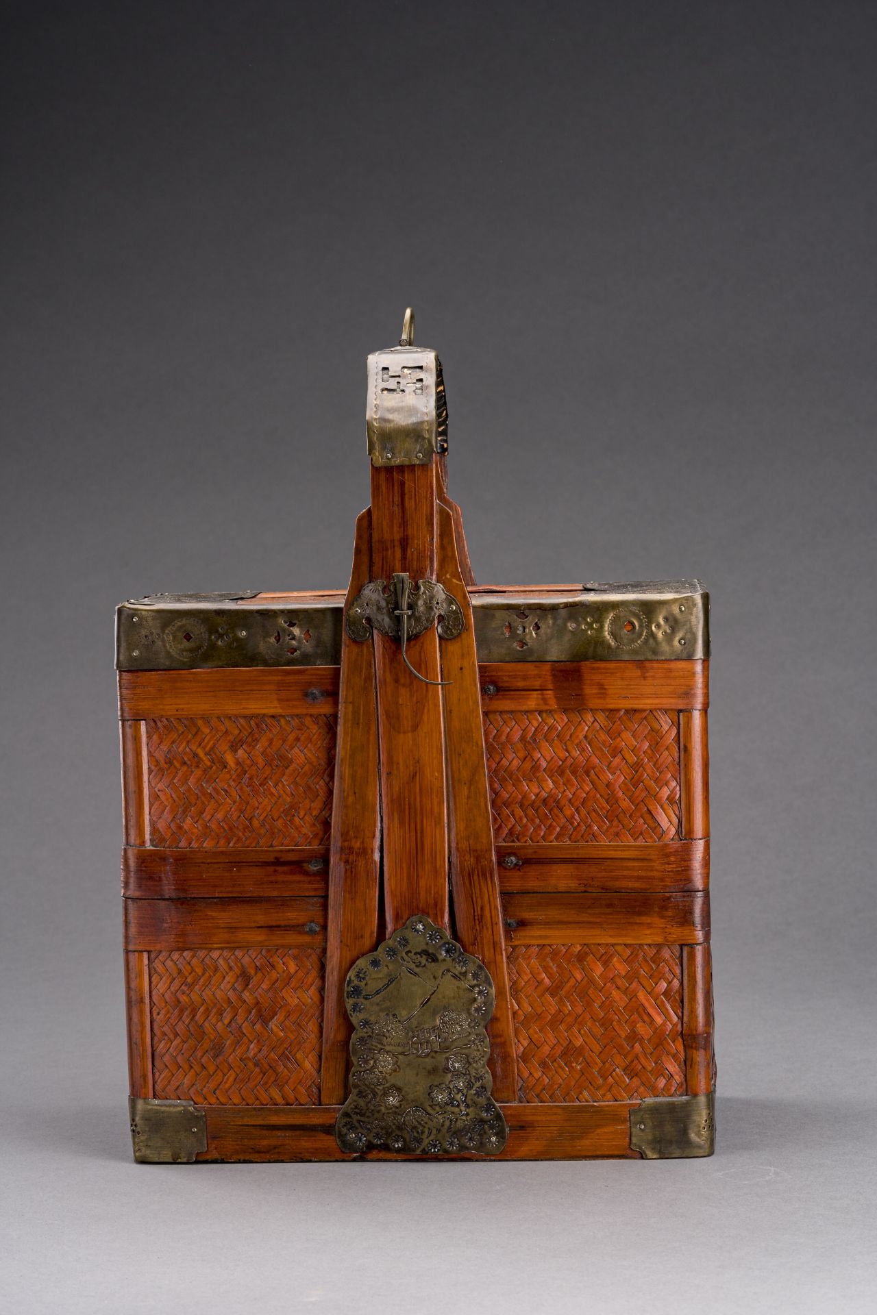 A BAMBOO PICNIC BASKET, QING DYNASTY - Image 4 of 6