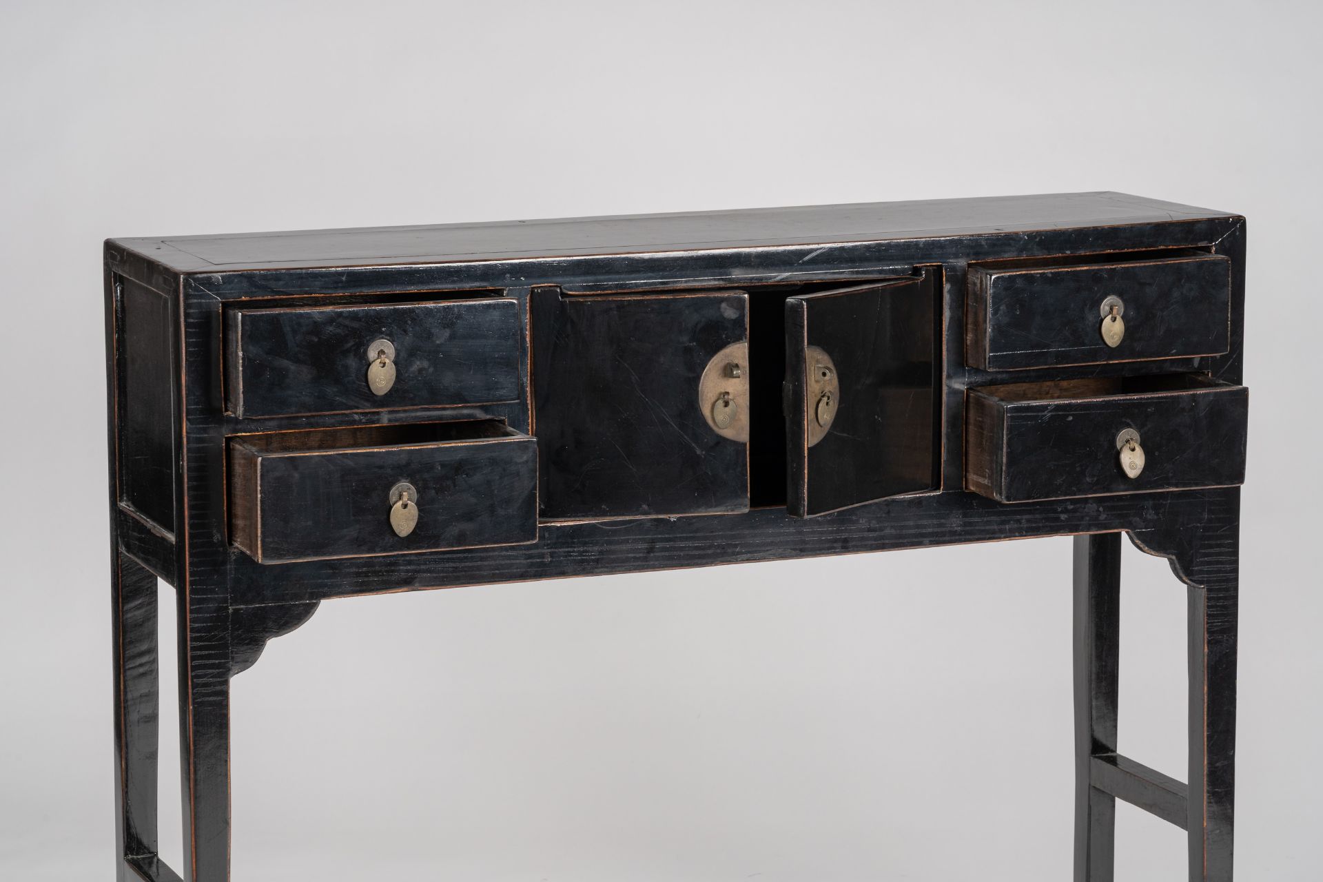 A BLACK LACQUERED CONSOLE TABLE, MEIJI - Image 3 of 11
