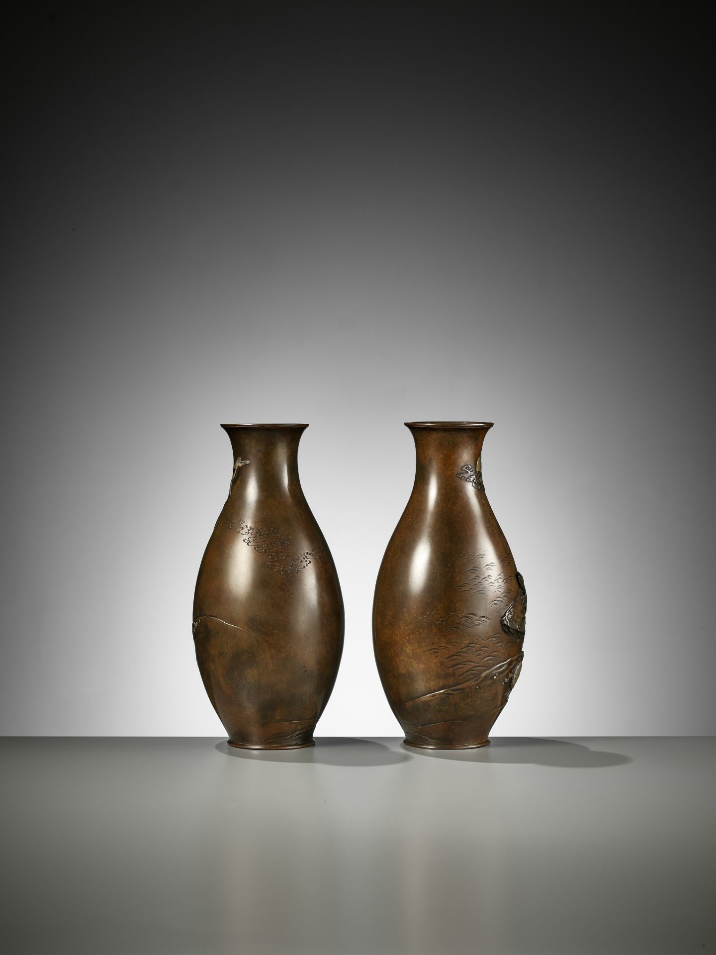 CHOMIN: A SUPERB PAIR OF INLAID BRONZE VASES WITH MINOGAME AND GEESE - Image 8 of 11