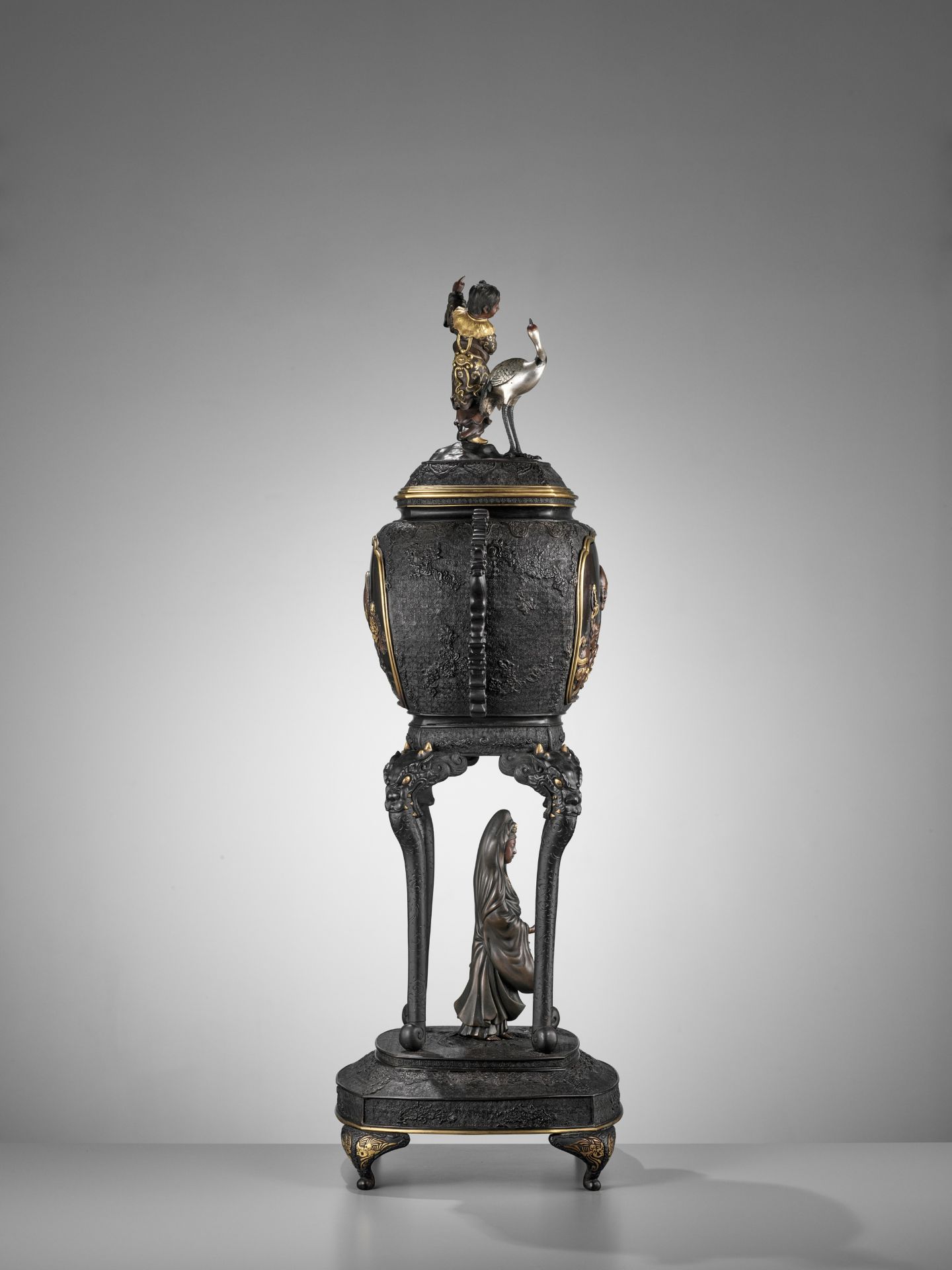 A TALL AND IMPRESSIVE PARCEL GILT BRONZE INCENSE BURNER AND COVER, ATTRIBUTED TO THE MIYAO COMPANY - Image 12 of 22