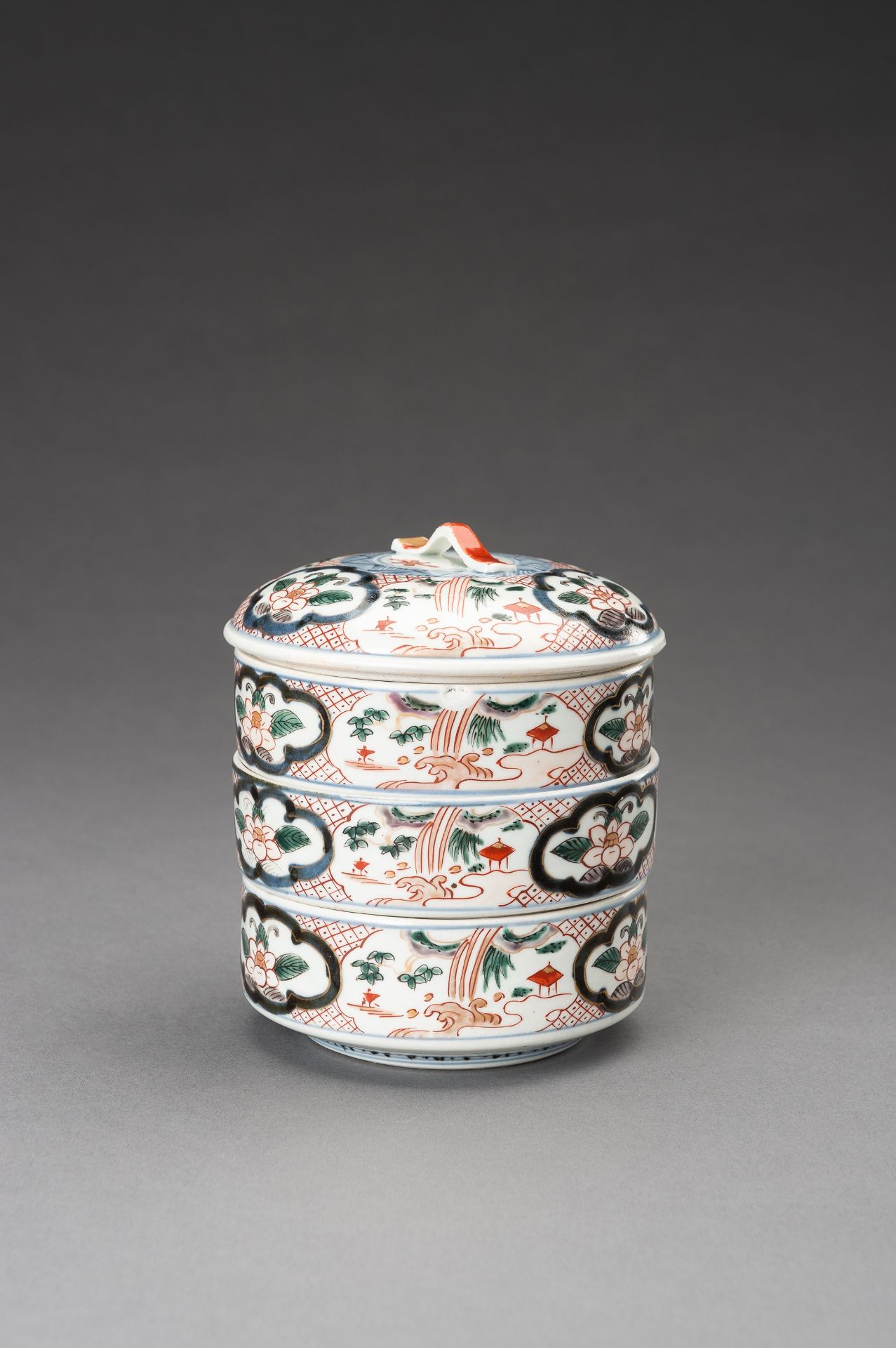 AN IMARI PORCELAIN THREE-CASE BOX WITH COVER, MEIJI - Bild 17 aus 17