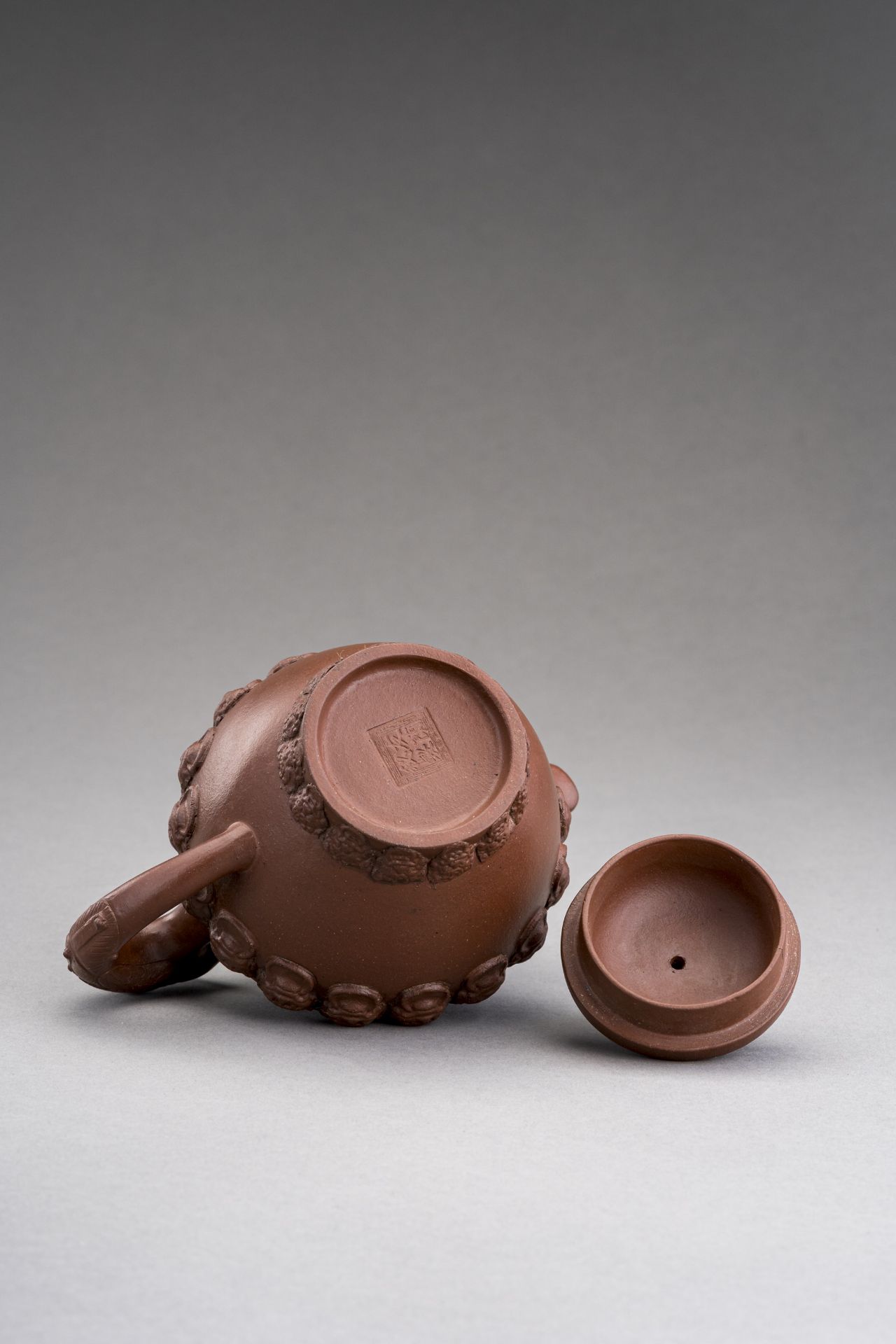 A YIXING ZISHA 'MYTHICAL BEASTS' TEAPOT AND COVER - Image 8 of 9