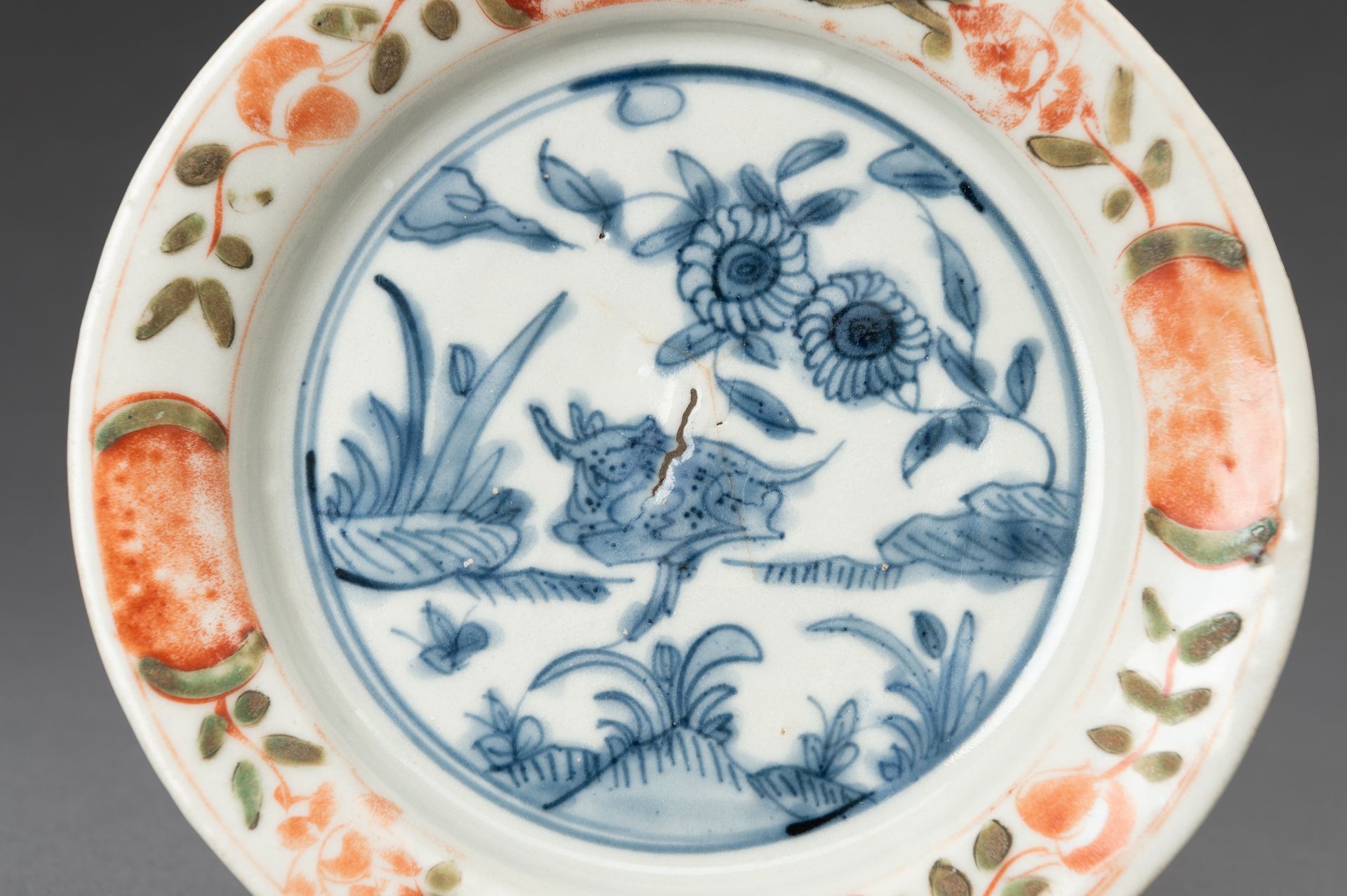 A BLUE AND WHITE 'DEER AND CHRYSANTHEMUM' PORCELAIN DISH, MING - Image 7 of 10