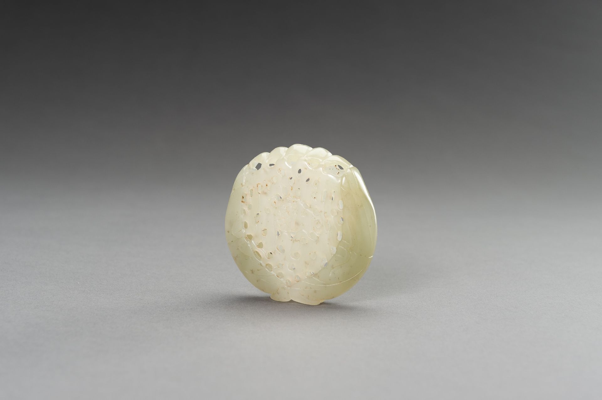 A RETICULATED PALE CELADON JADE PARFUMIER, REPUBLIC PERIOD - Bild 5 aus 10