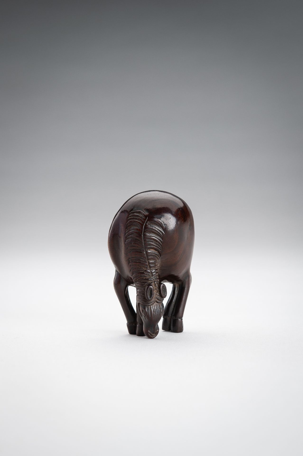 A LARGE WOOD NETSUKE OF A STANDING HORSE - Image 4 of 10