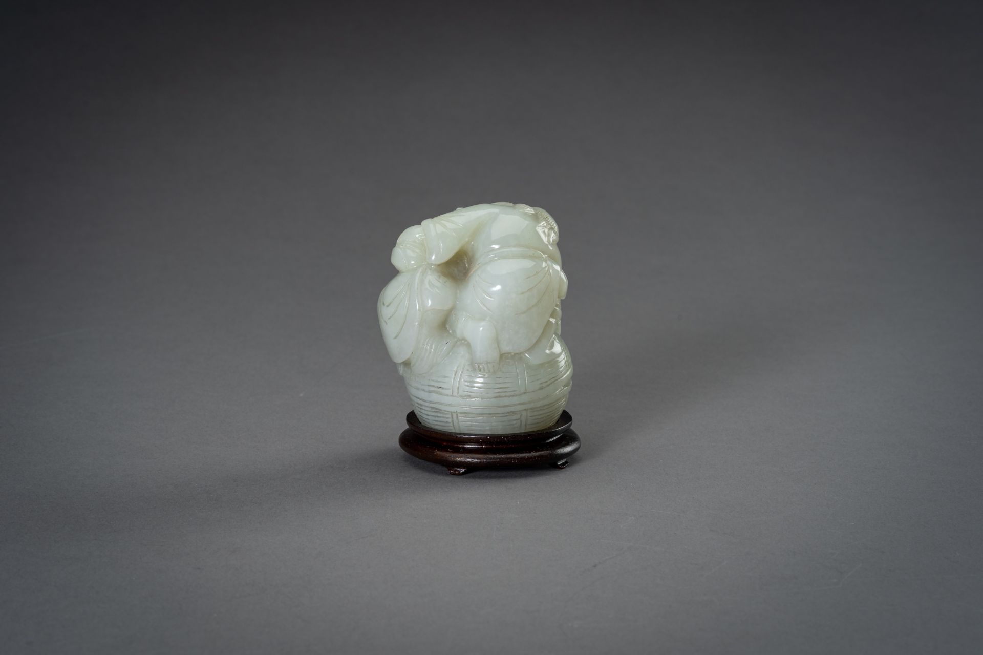 A PALE CELADON JADE GROUP, 20th CENTURY - Image 5 of 11
