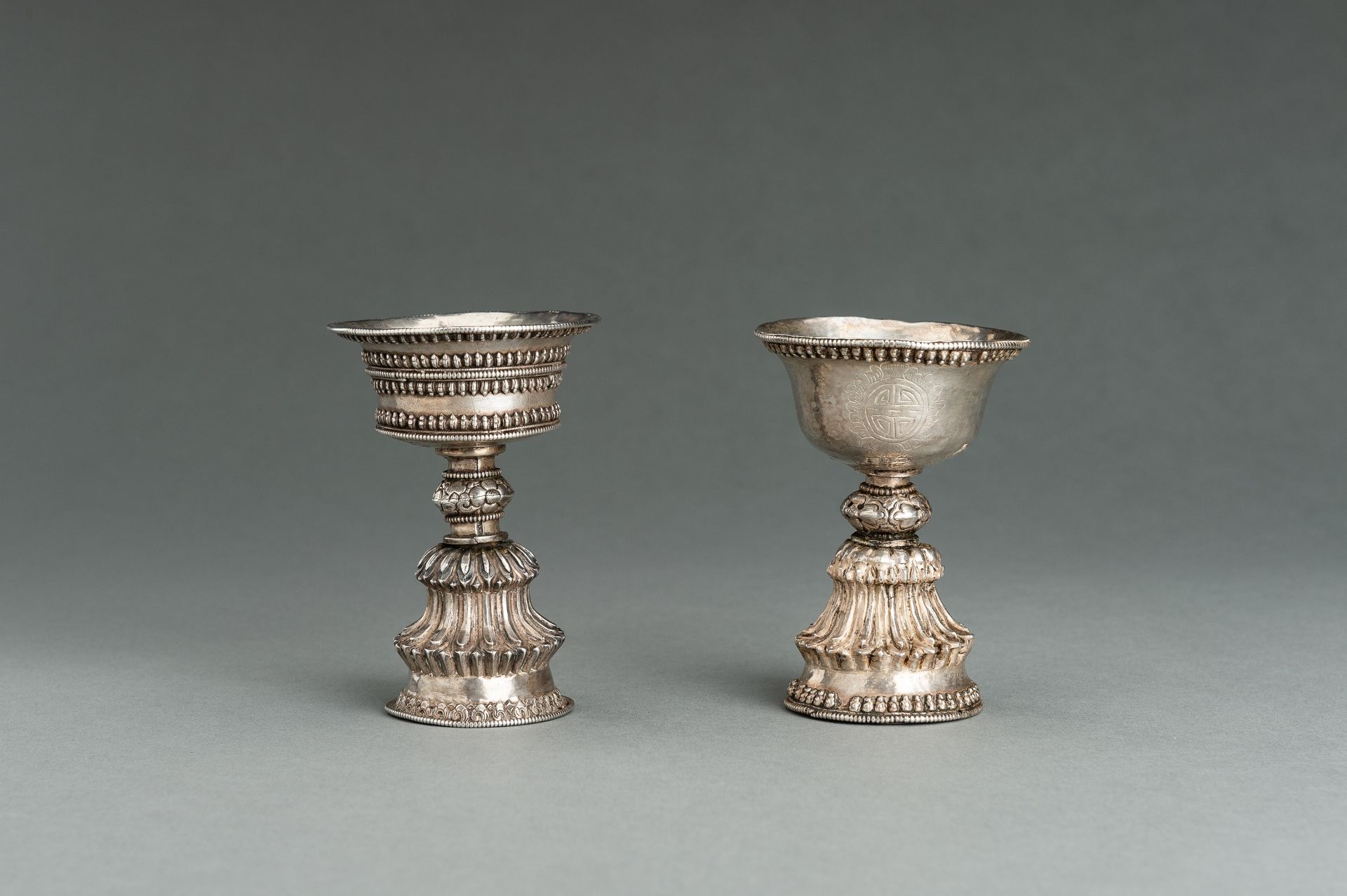 TWO TIBETAN SILVER BUTTER LAMPS, 19th CENTURY - Bild 6 aus 11