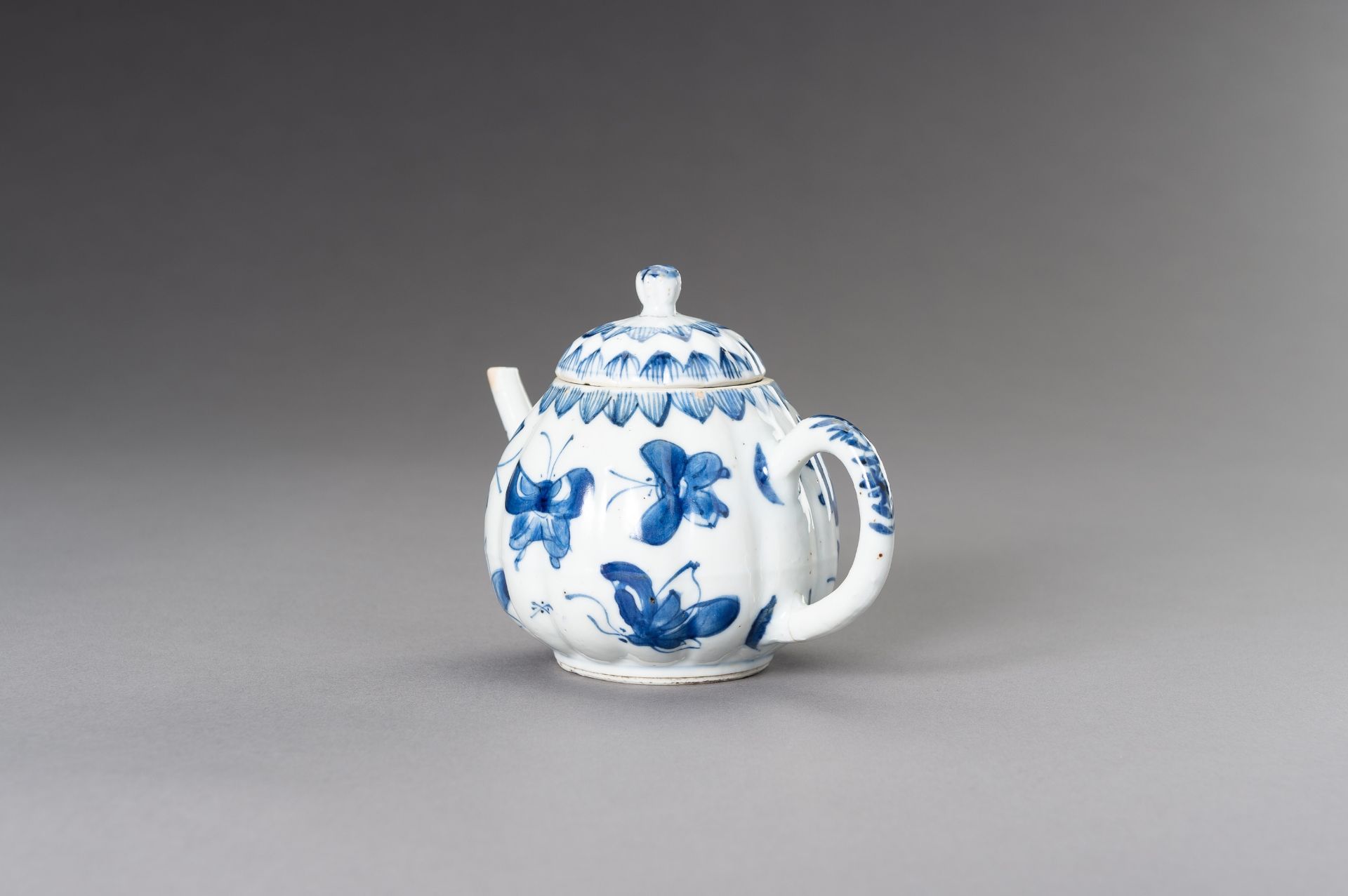 A BLUE AND WHITE 'BUTTERFLIES' TEAPOT, QING - Image 6 of 9