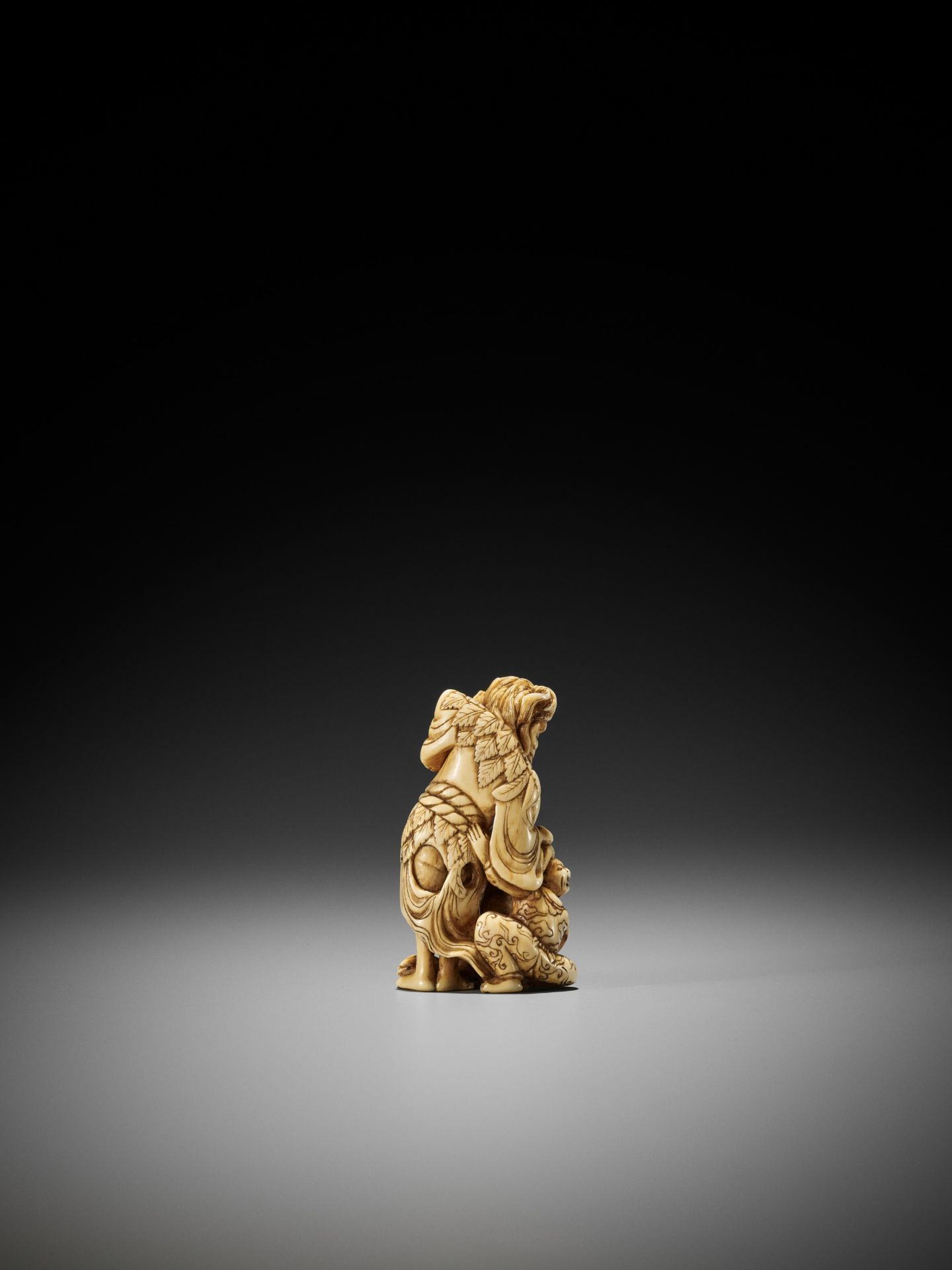 A RARE AND UNUSUAL IVORY NETSUKE OF A SENNIN AND TWO ATTENDANTS - Image 3 of 11