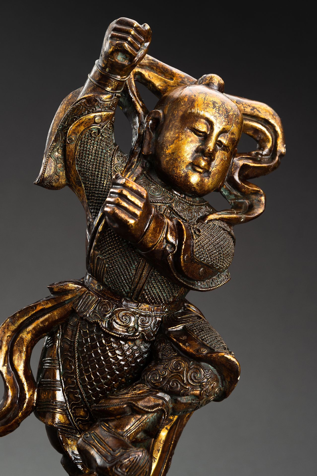 A LACQUER GILT WOOD FIGURE OF NE ZHA, QING - Bild 2 aus 9