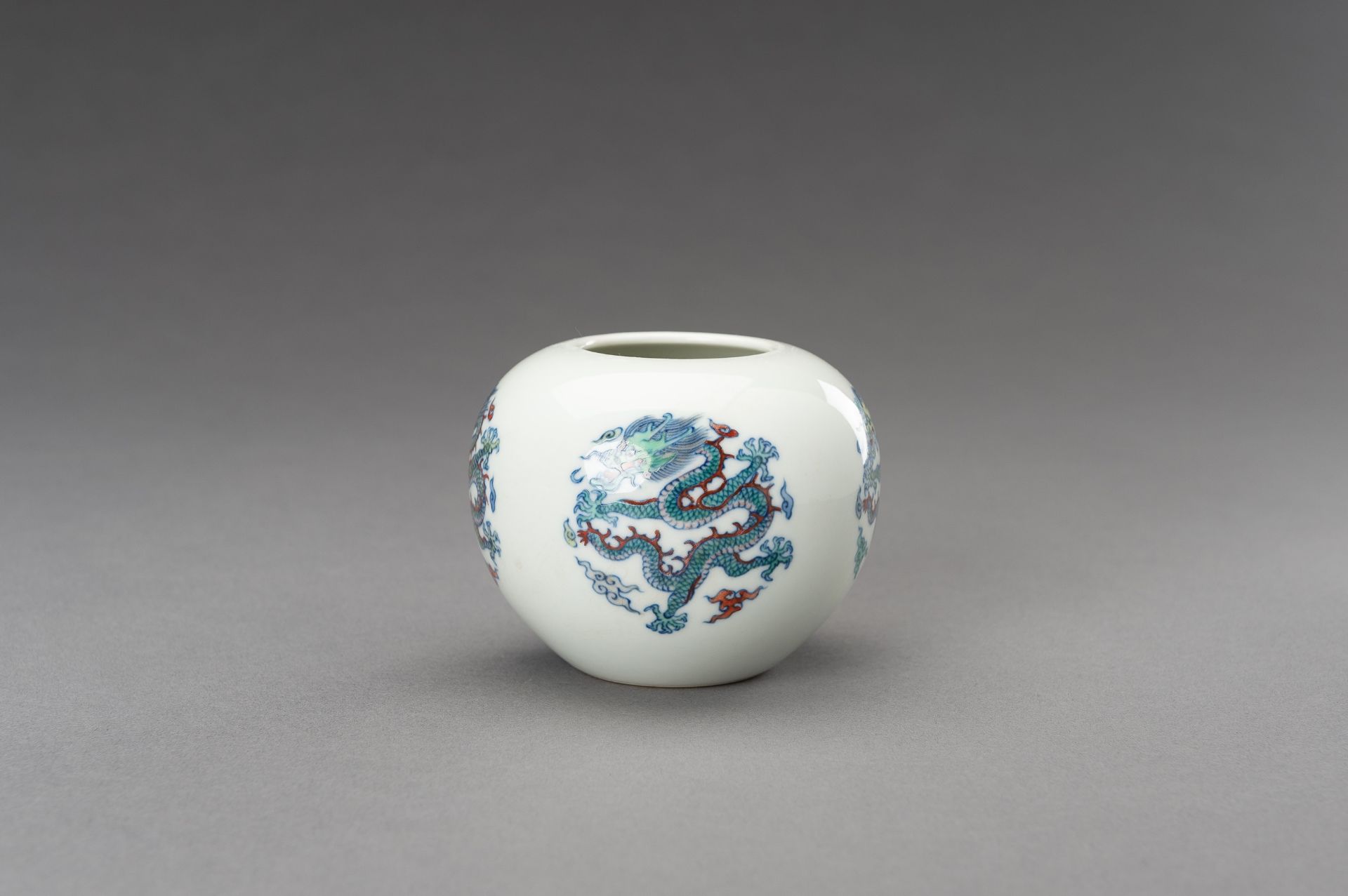 A DOUCAI 'DRAGON' PORCELAIN BRUSHWASHER, 1930s - Image 2 of 12