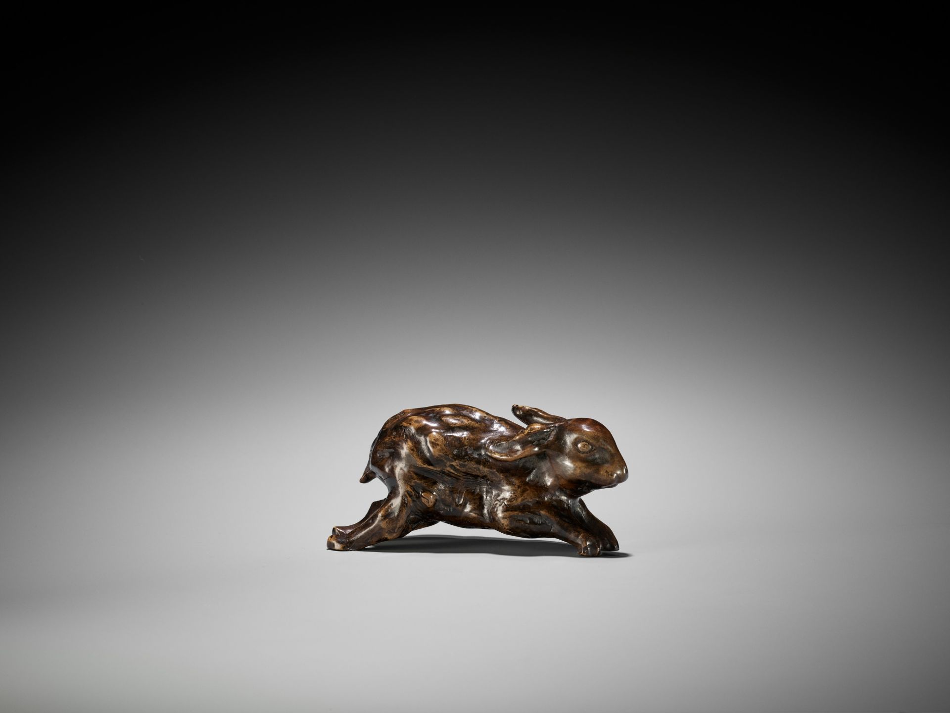 AN UNUSUAL ROOTWOOD OKIMONO OF A LEAPING HARE - Image 6 of 11