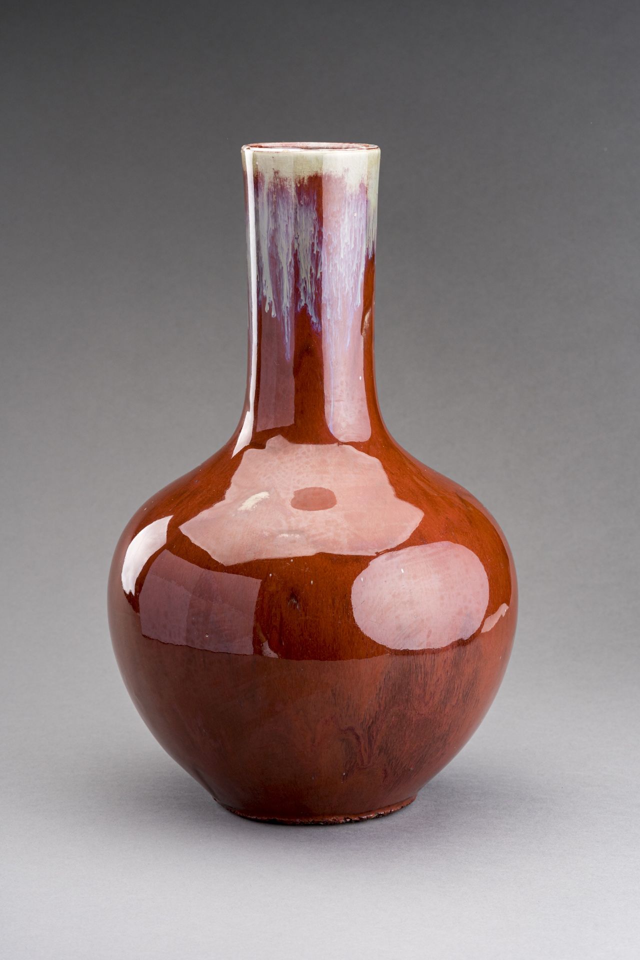 A FLAMBE GLAZED PORCELAIN VASE, TIANQIUPING, QING DYNASTY - Image 5 of 7