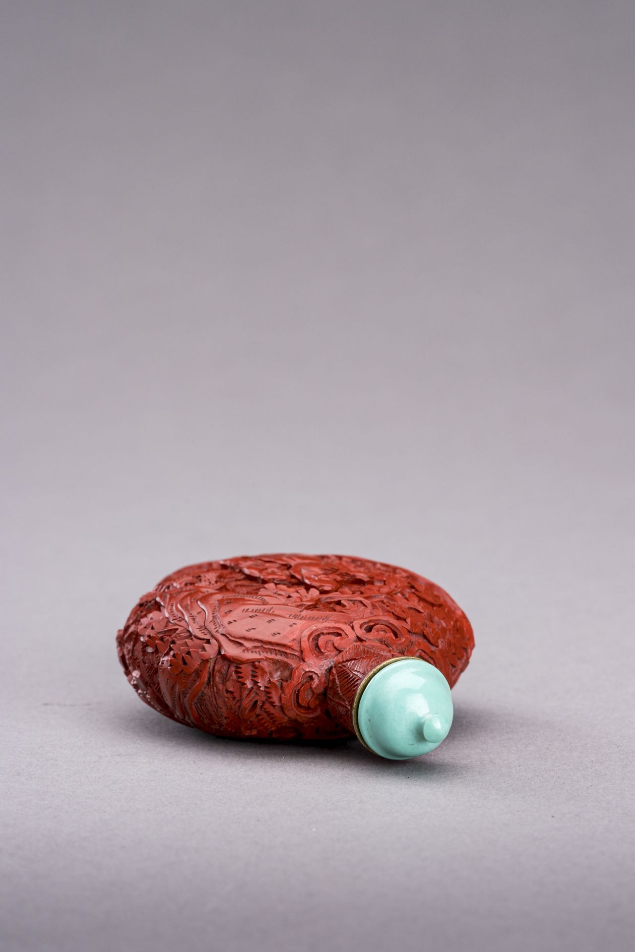 A CINNABAR LACQUER SNUFF BOTTLE, QING DYNASTY - Image 5 of 6