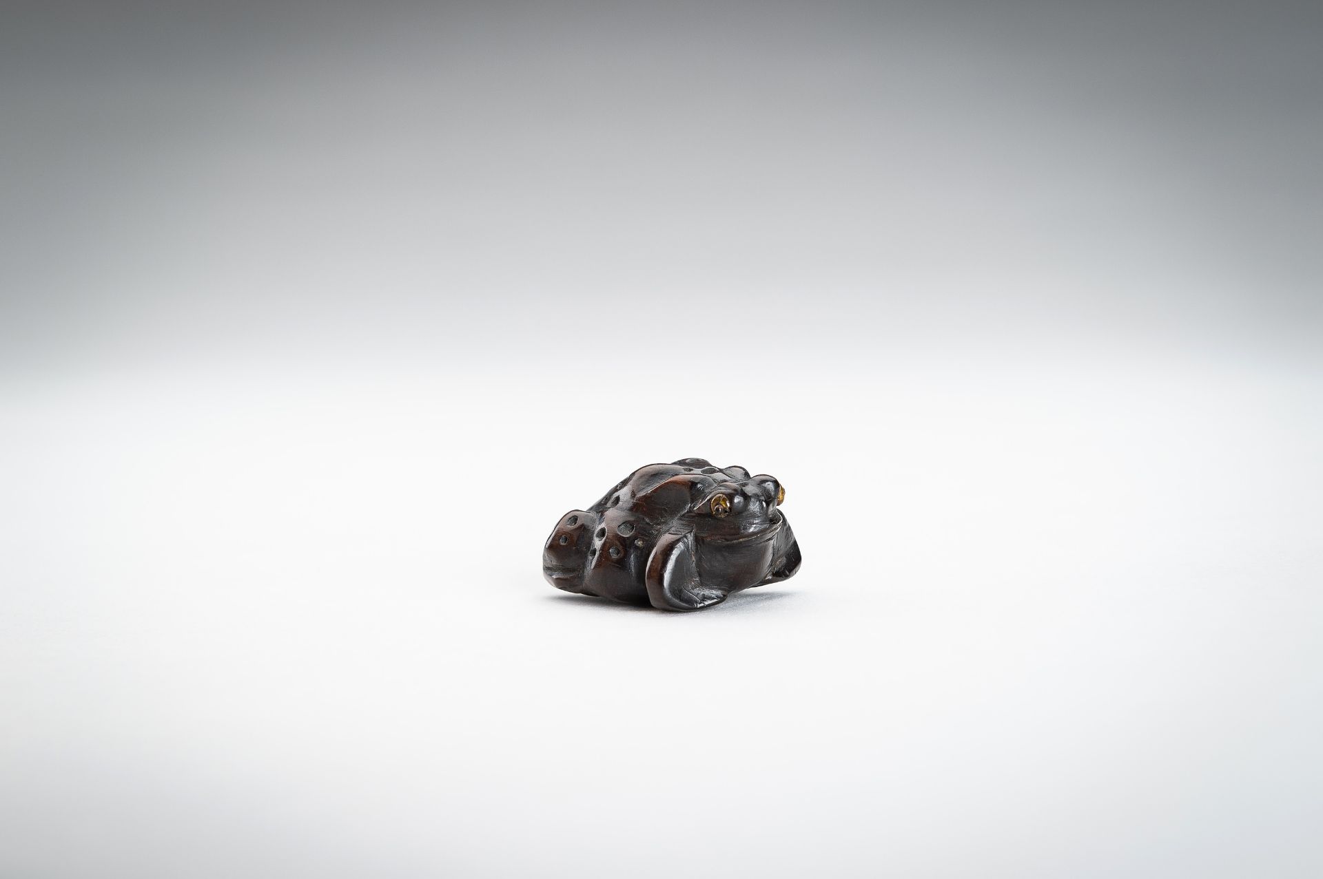 A WOOD NETSUKE OF A TOAD, MEIJI - Image 4 of 13