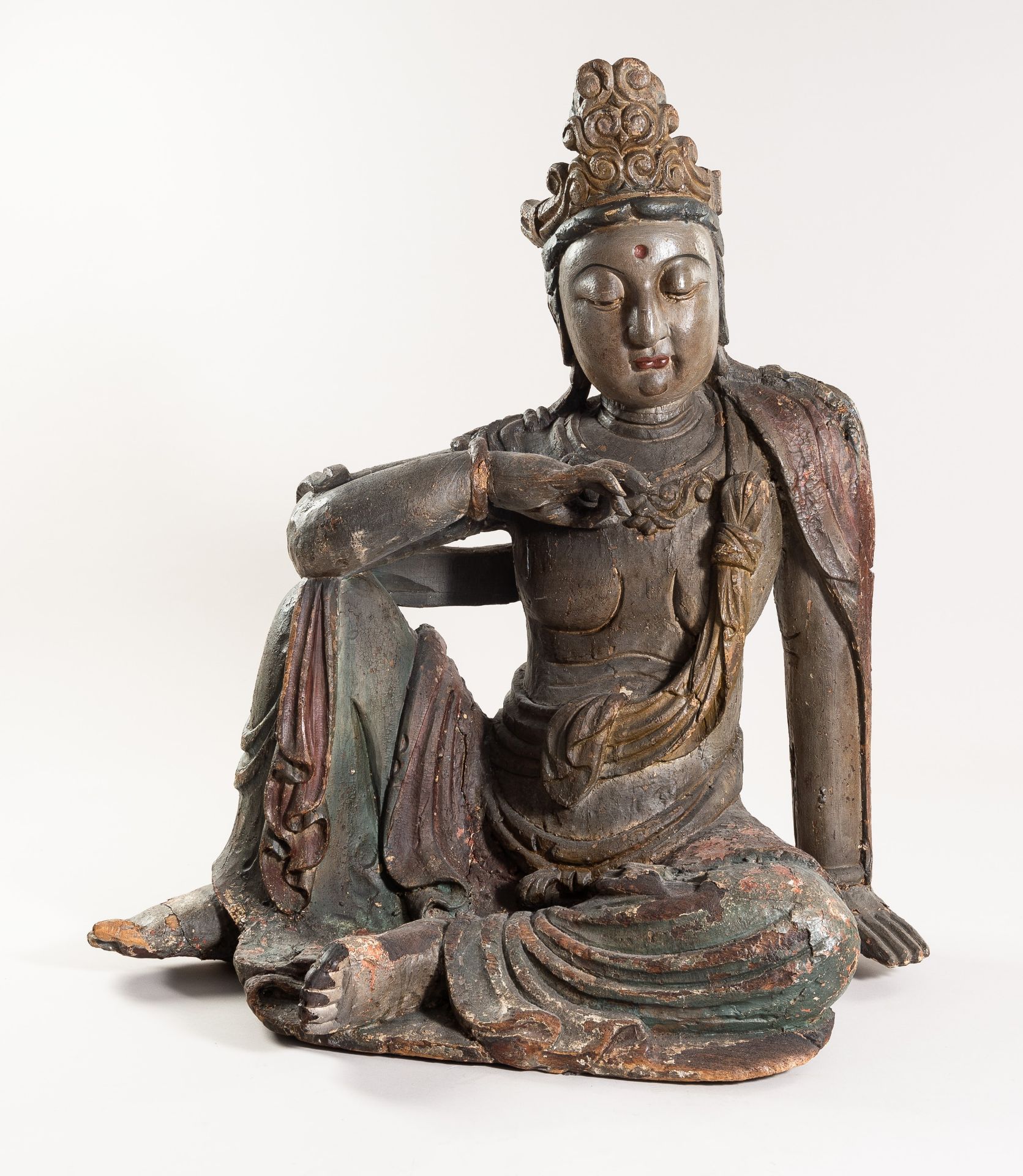 A LARGE MING STYLE SCULPTURE OF GUANYIN, 20th CENTURY