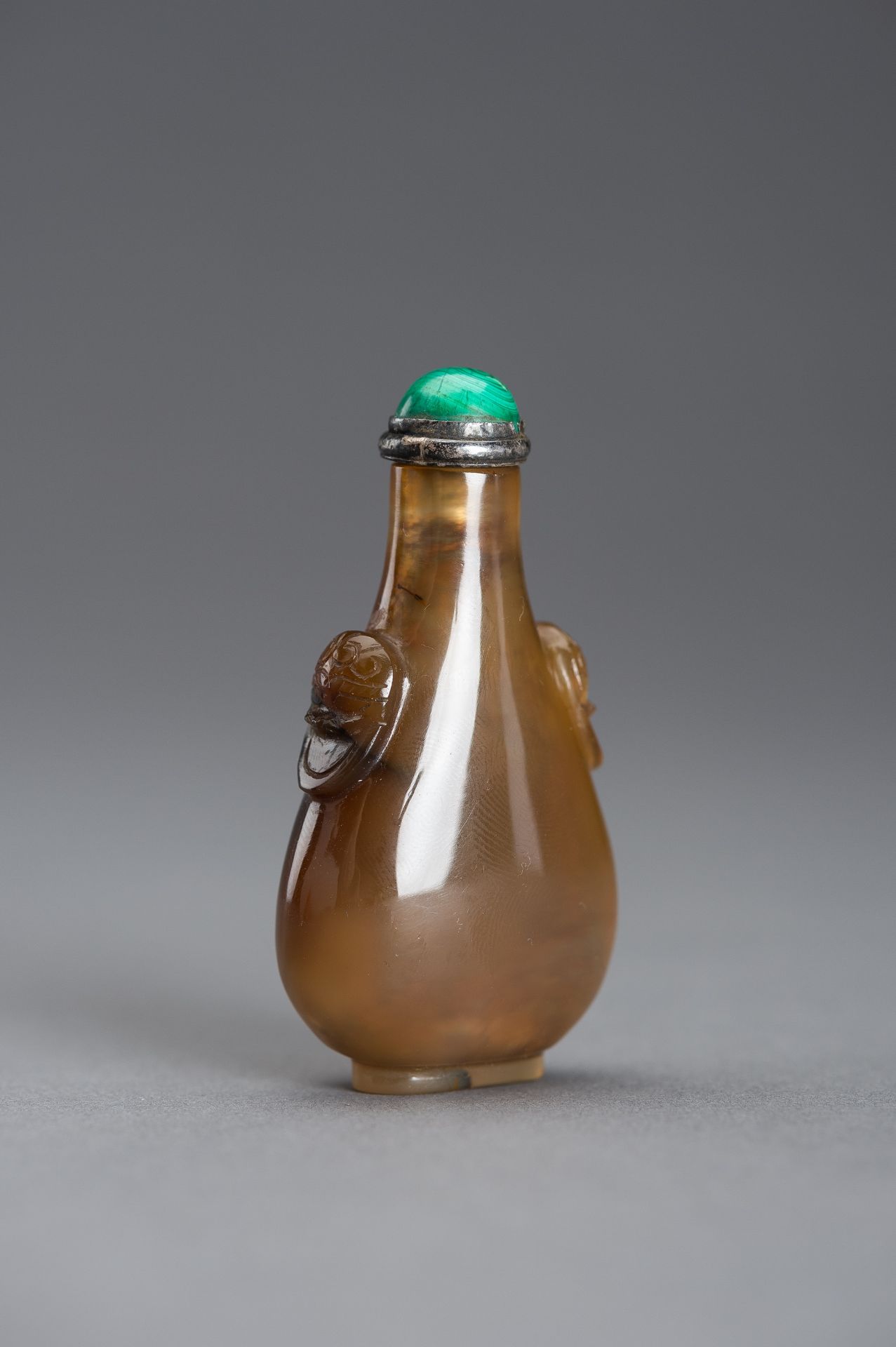 AN AGATE SNUFF BOTTLE - Image 8 of 12