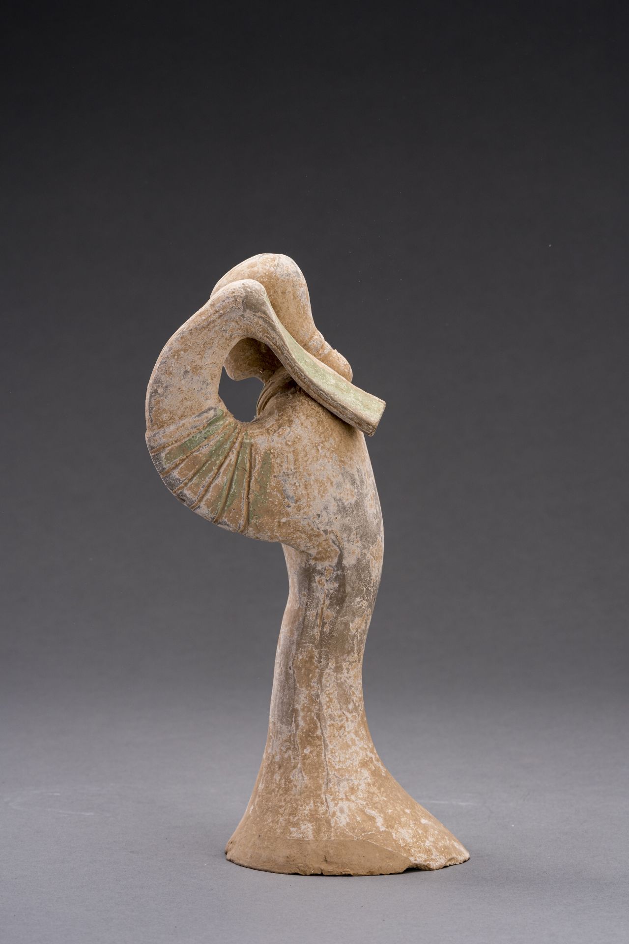 A POTTERY FIGURE OF A FEMALE 'LONG SLEEVE' DANCER, HAN DYNASTY - Image 5 of 7
