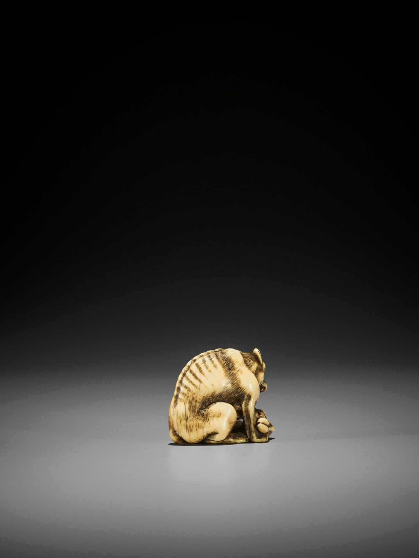 TOMOTADA: A FINE IVORY NETSUKE OF A WOLF WITH HAUNCH OF VENISON - Image 12 of 18