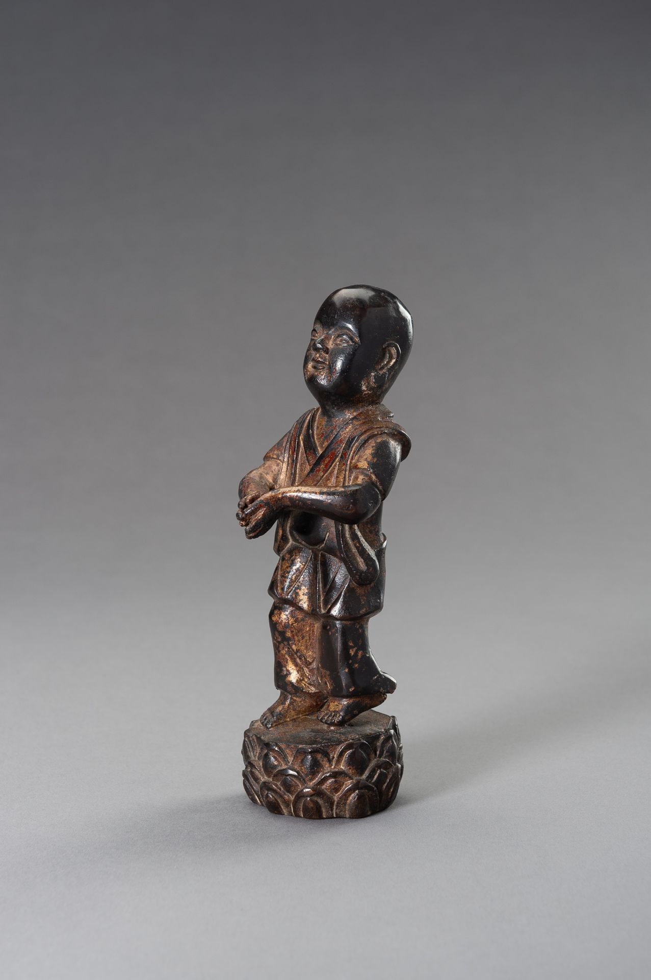 A BRONZE FIGURE OF SHANCAI TONGZI, 1900s - Bild 3 aus 8