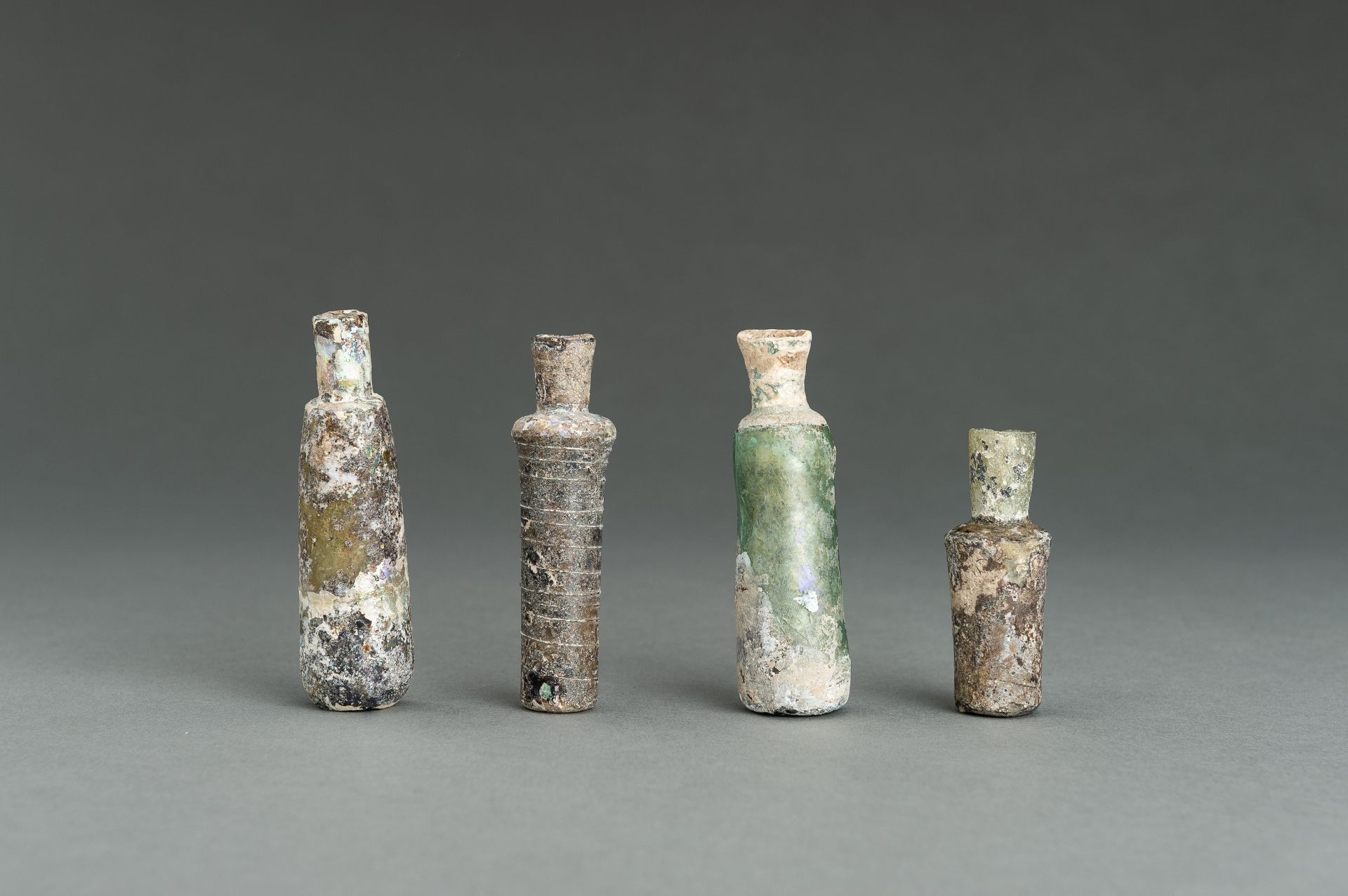 A GROUP OF FOUR FINE ROMAN MINIATURE GLASS BOTTLES - Image 8 of 13