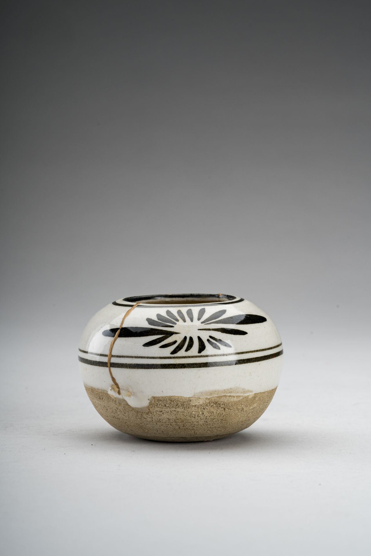 A SONG DYNASTY CIZHOU WATERPOT - Image 4 of 7