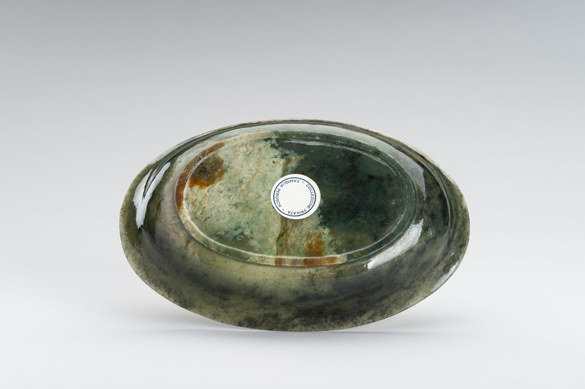 A MOTTLED GREEN JADE 'CHILONG' BOWL, c. 1920s - Image 9 of 10