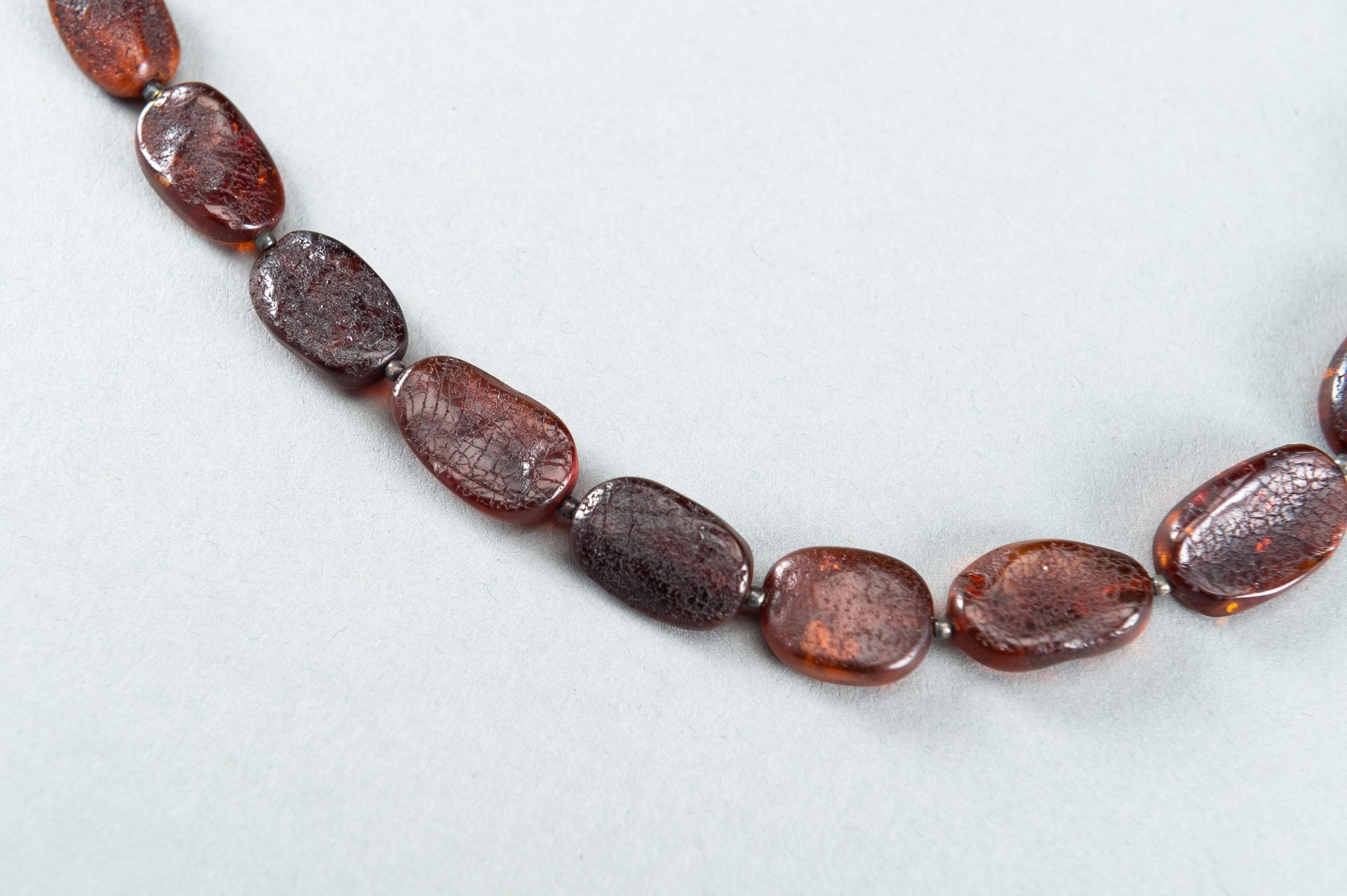 A FINE BURMESE AMBER NECKLACE - Bild 6 aus 8