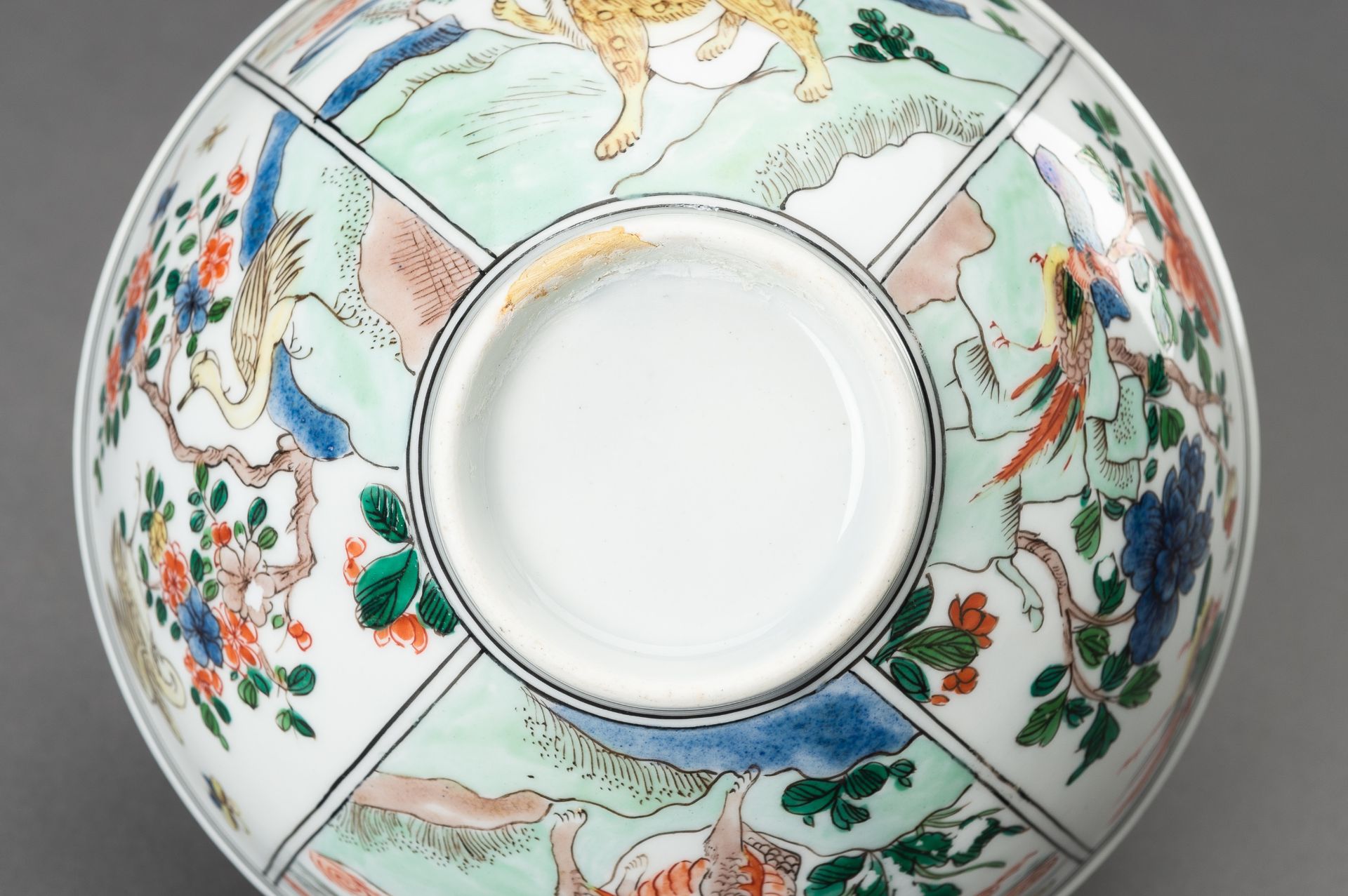 A SAMSON-STYLE COMPANY CHINOISERIE 'MYTHICAL CREATURES' PORCELAIN BOWL - Image 14 of 16