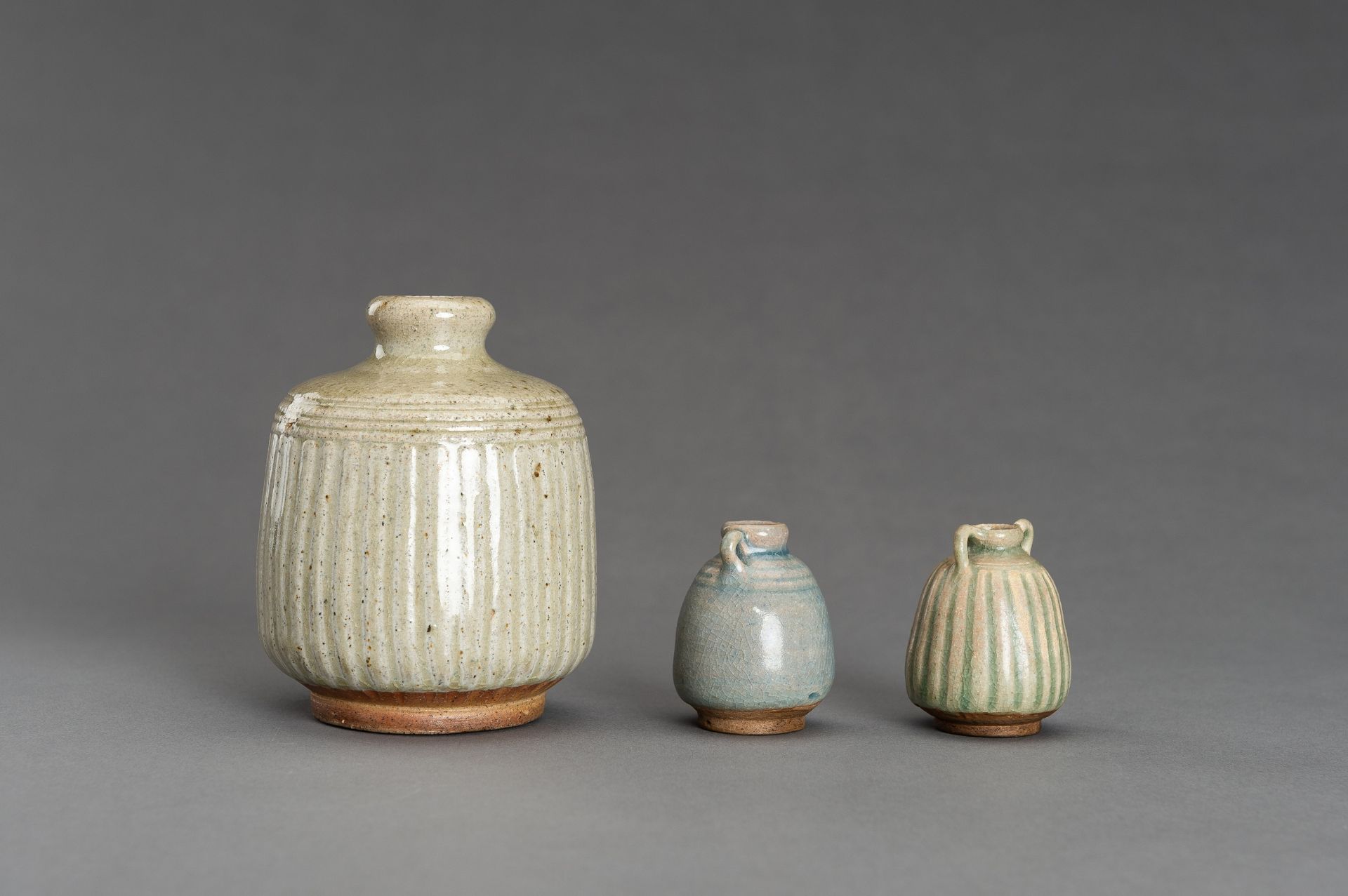 A SET OF THREE SONG-STYLE CERAMIC VASES - Image 7 of 12