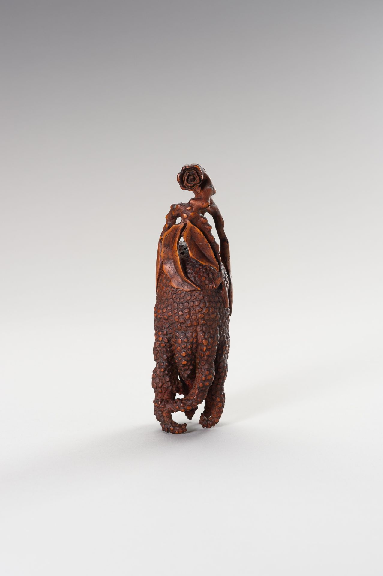 A BOXWOOD CARVING OF 'BUDDHA HAND CITRON' - Image 6 of 11