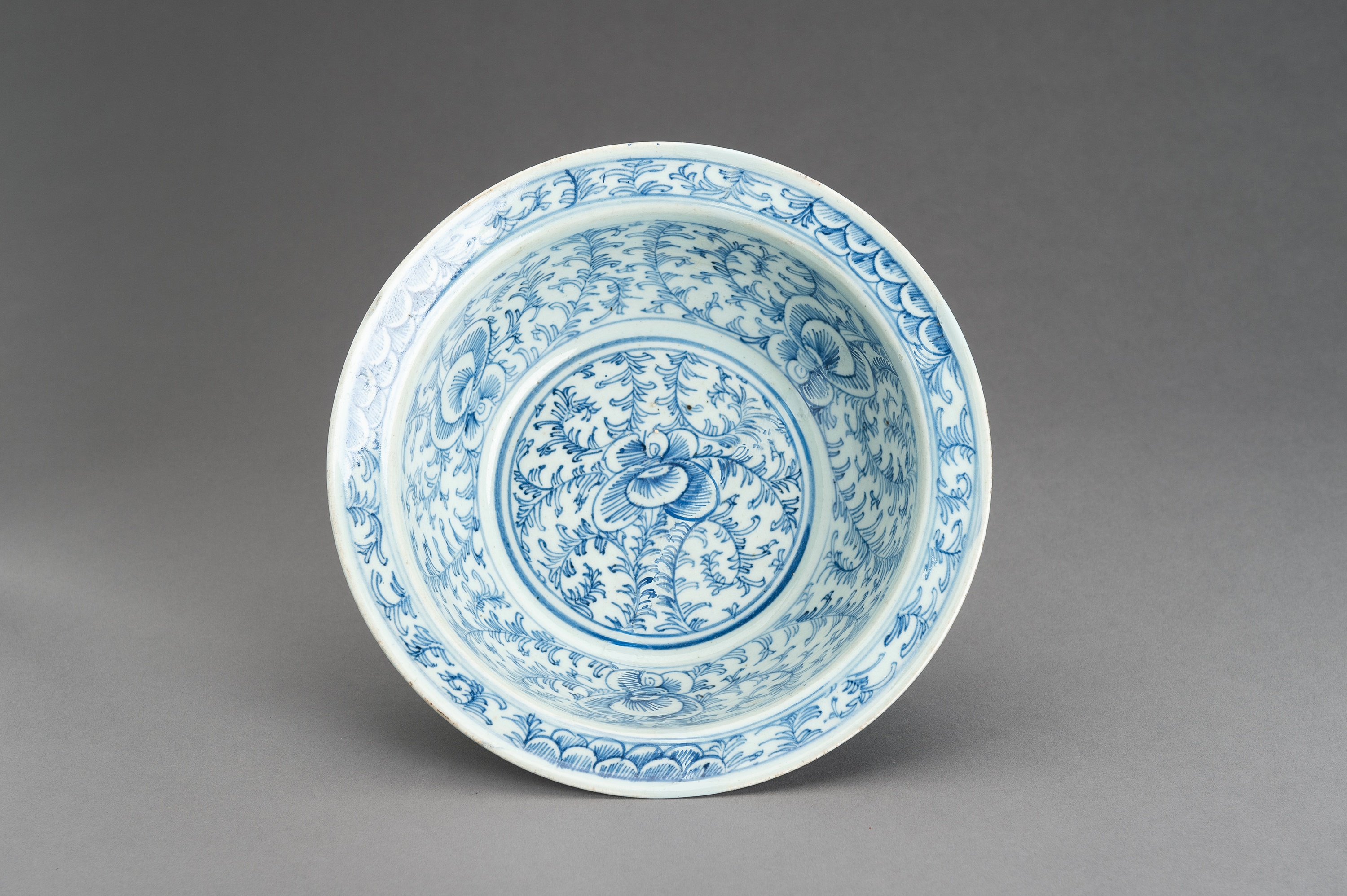 A BLUE AND WHITE ANNAM PORCELAIN BOWL - Image 8 of 12