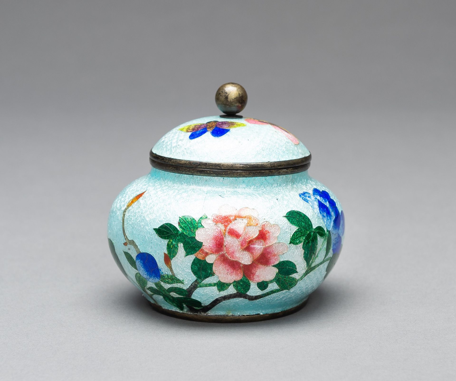 A GINBARI CLOISONNE BOX AND COVER