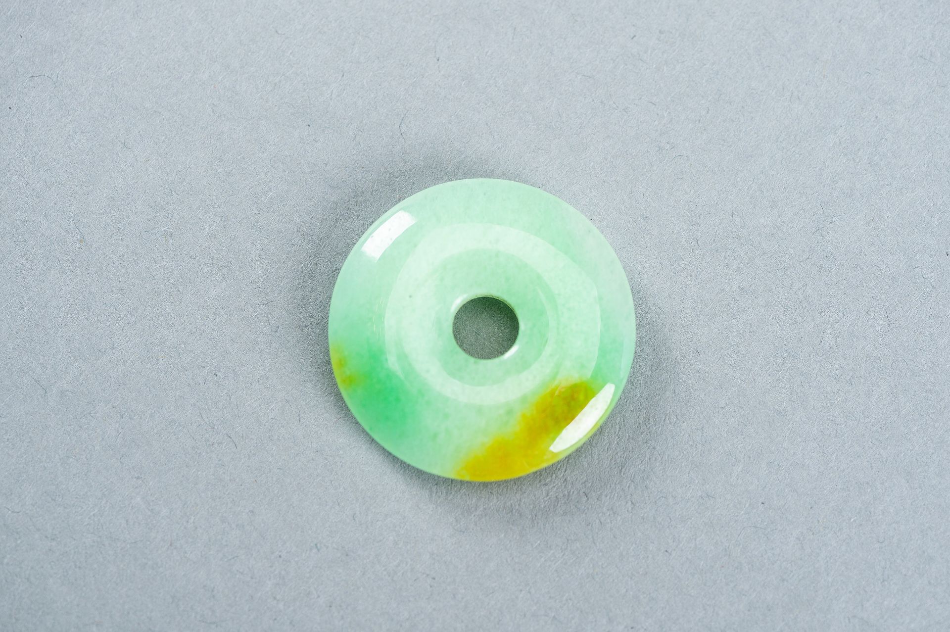 A GROUP OF FOUR JADEITE DISC PENDANTS - Image 4 of 10