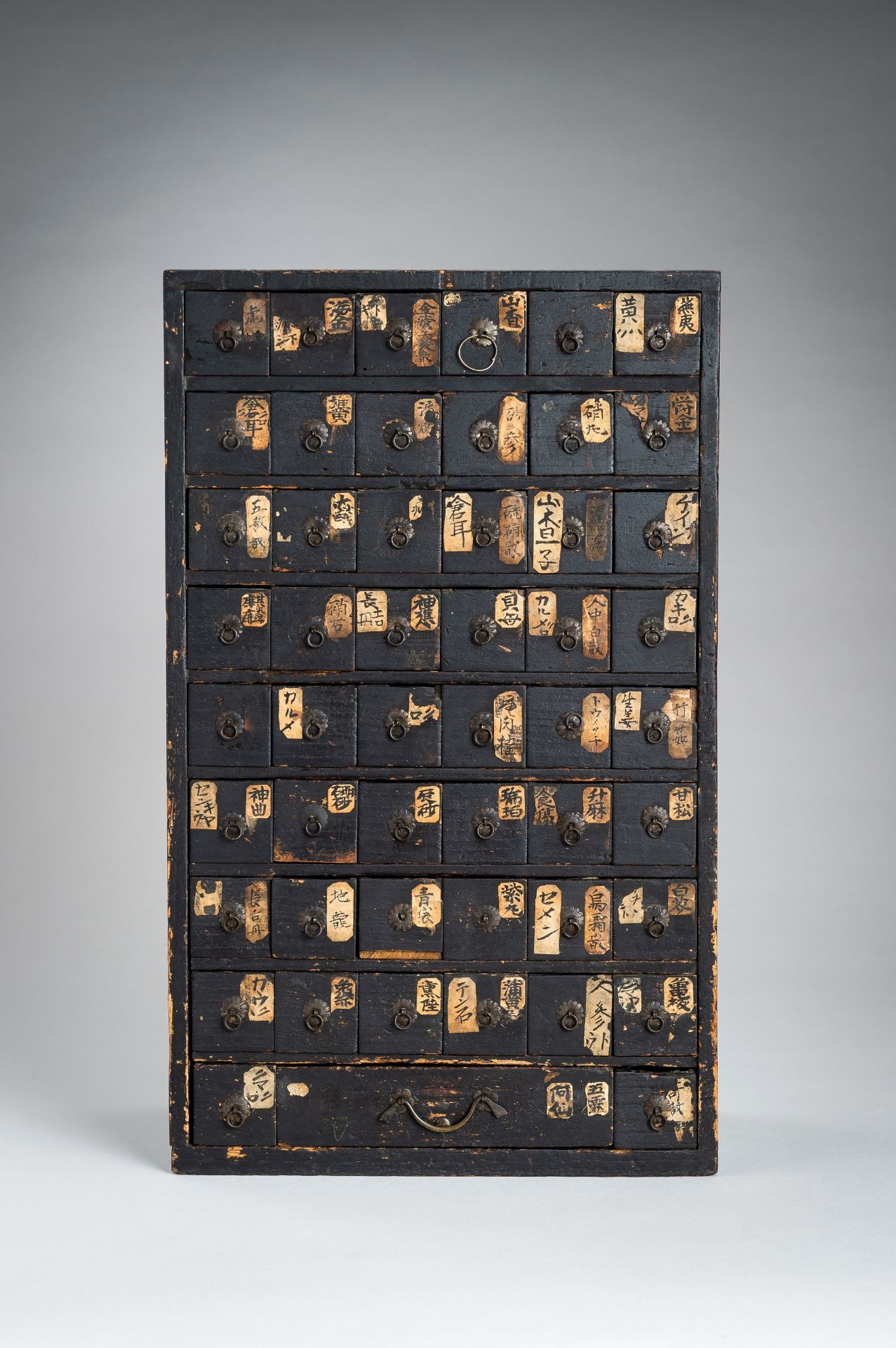 A WOODEN APOTHECARY CABINET WITH 51 DRAWERS, EDO - Image 2 of 20