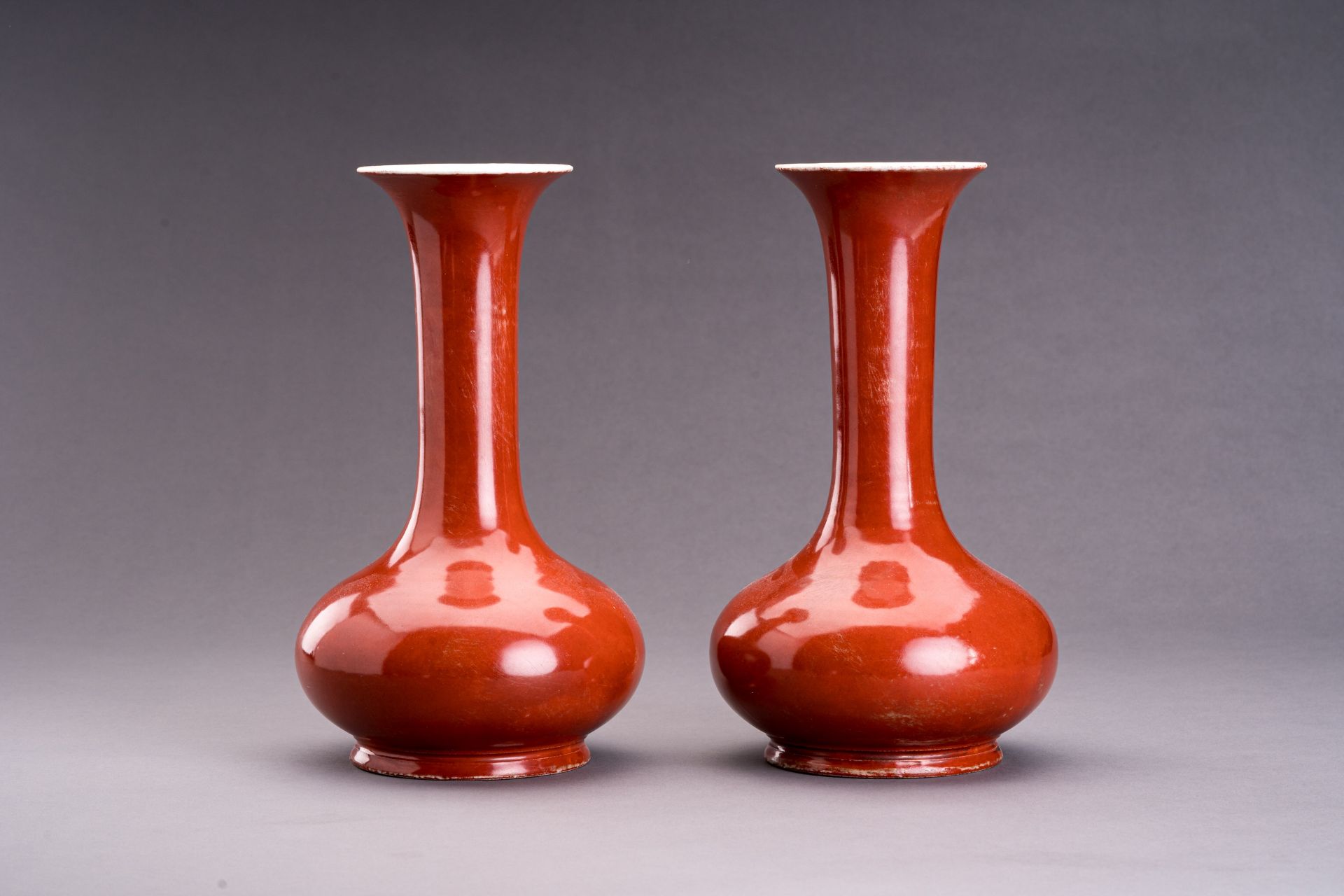 A PAIR OF A COPPER-RED PORCELAIN BOTTLE VASES - Image 4 of 6