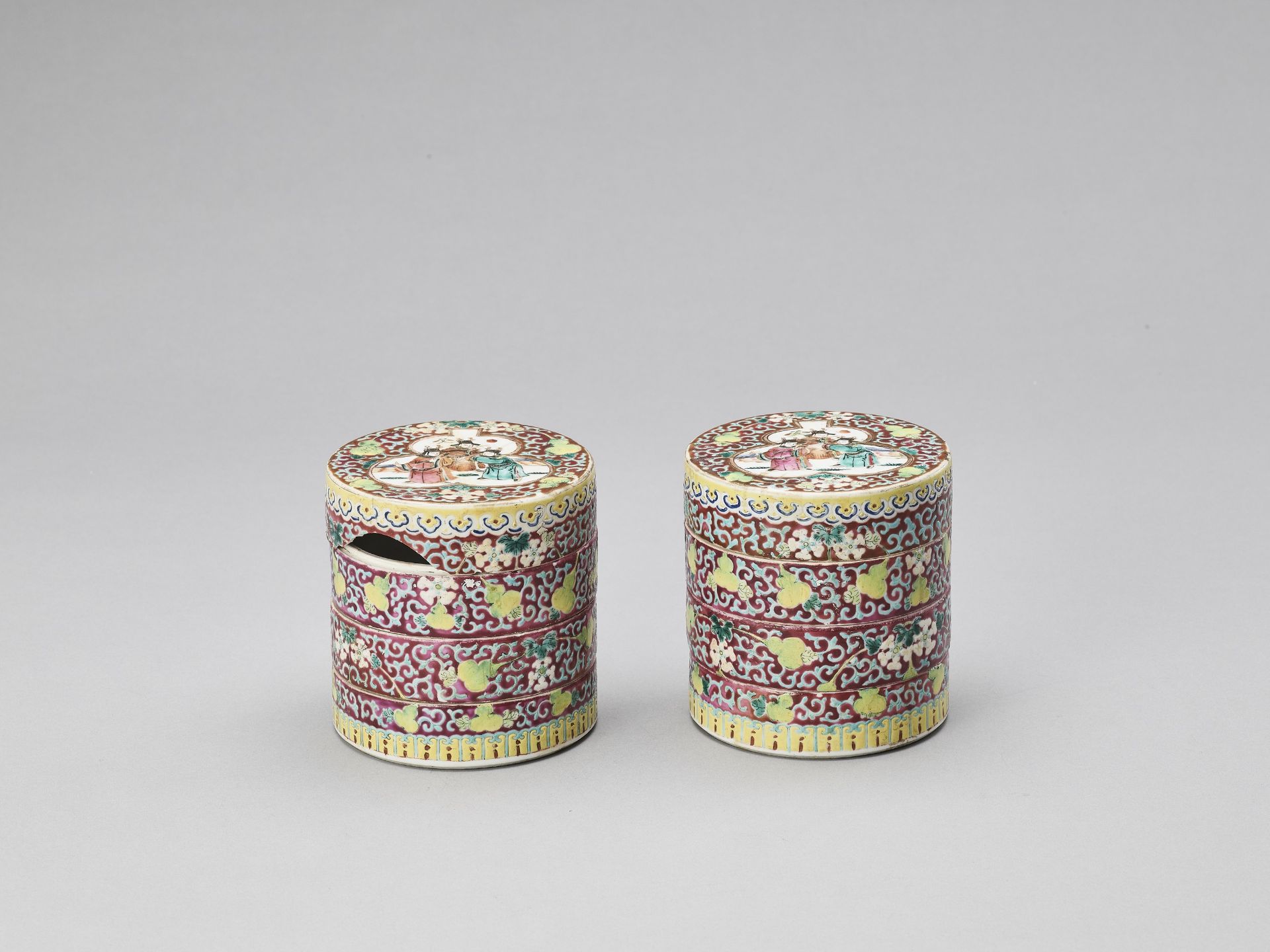 A PAIR OF THREE-TIERED ENAMELED PORCELAIN COSMETIC BOXES, REPUBLIC - Bild 6 aus 10