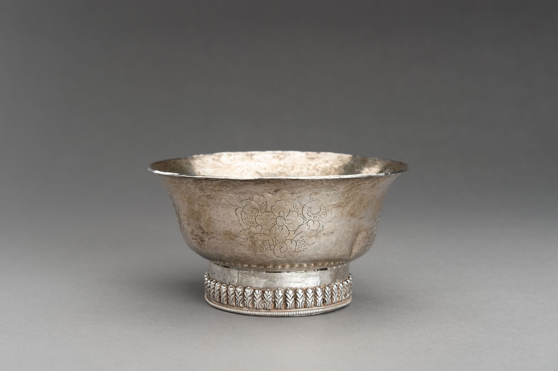 A FINE SILVER RITUAL BOWL, 19th CENTURY - Bild 6 aus 10