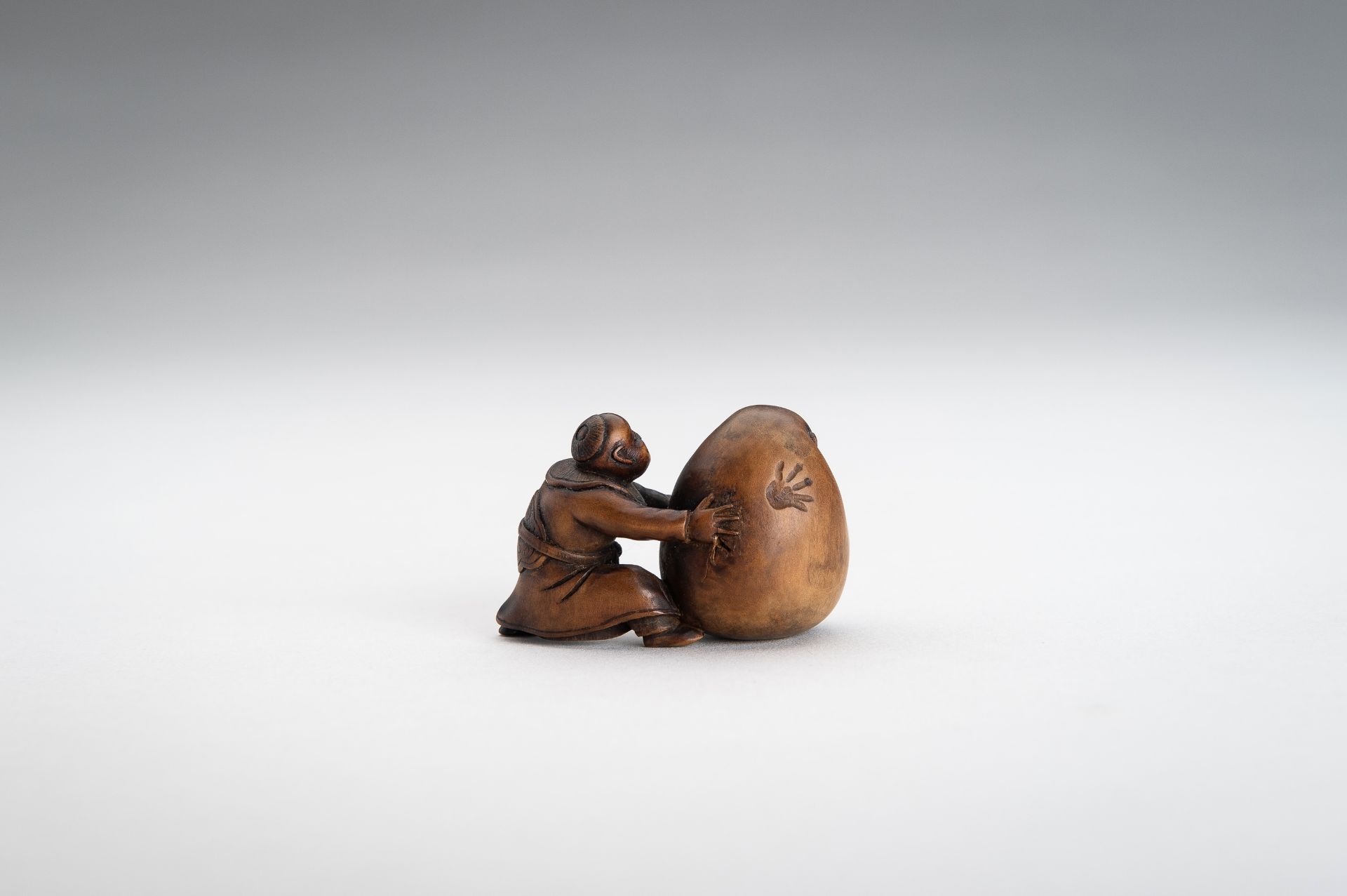 A WOOD NETSUKE OF A BOY WITH YUKI DARUMA (SNOWBALL) - Image 5 of 10