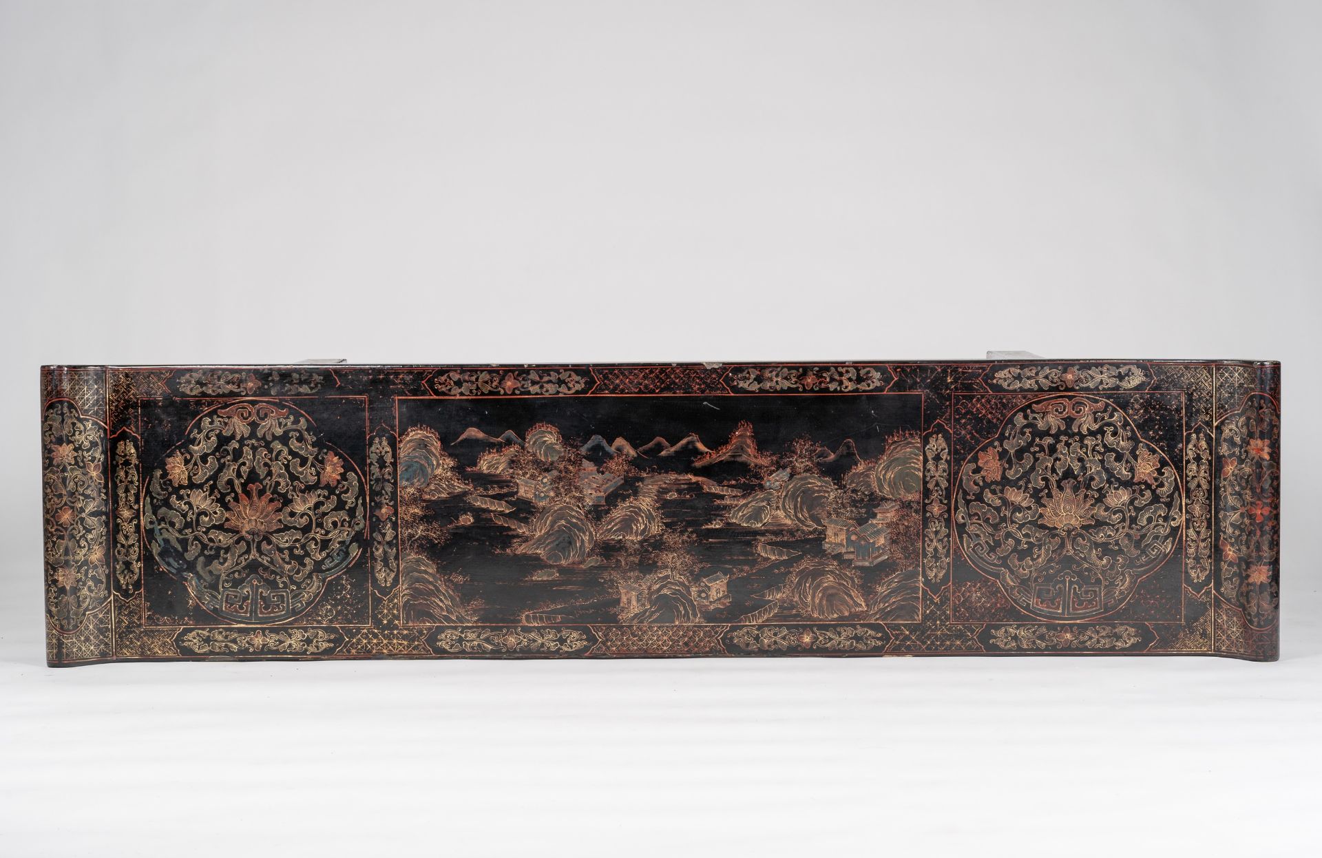 A CHINESE LACQUERED ALTAR TABLE, QING - Bild 3 aus 11