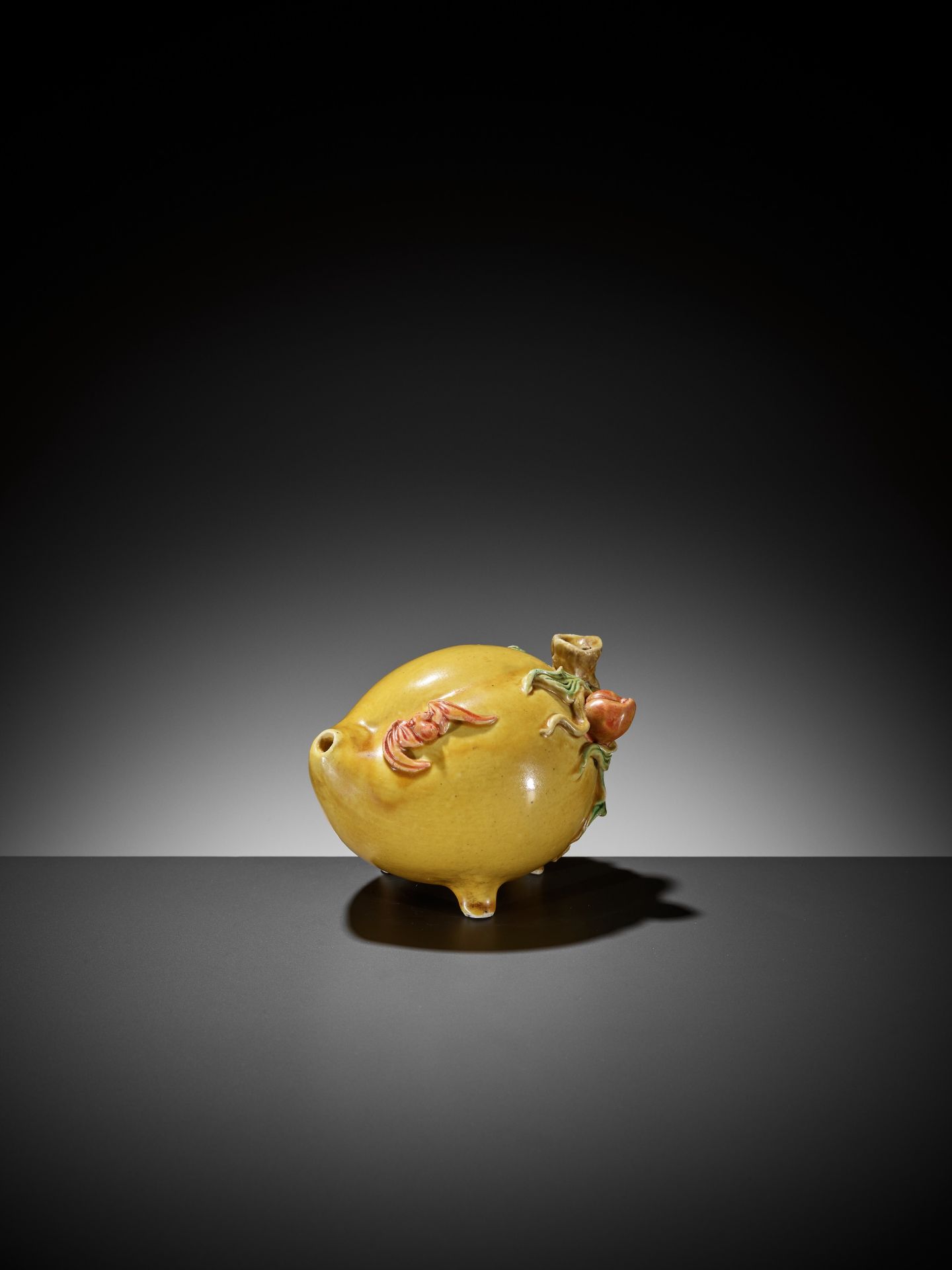 AN IMPERIAL YELLOW GLAZED PEACH-FORM WATER DROPPER, QING DYNASTY - Image 6 of 7