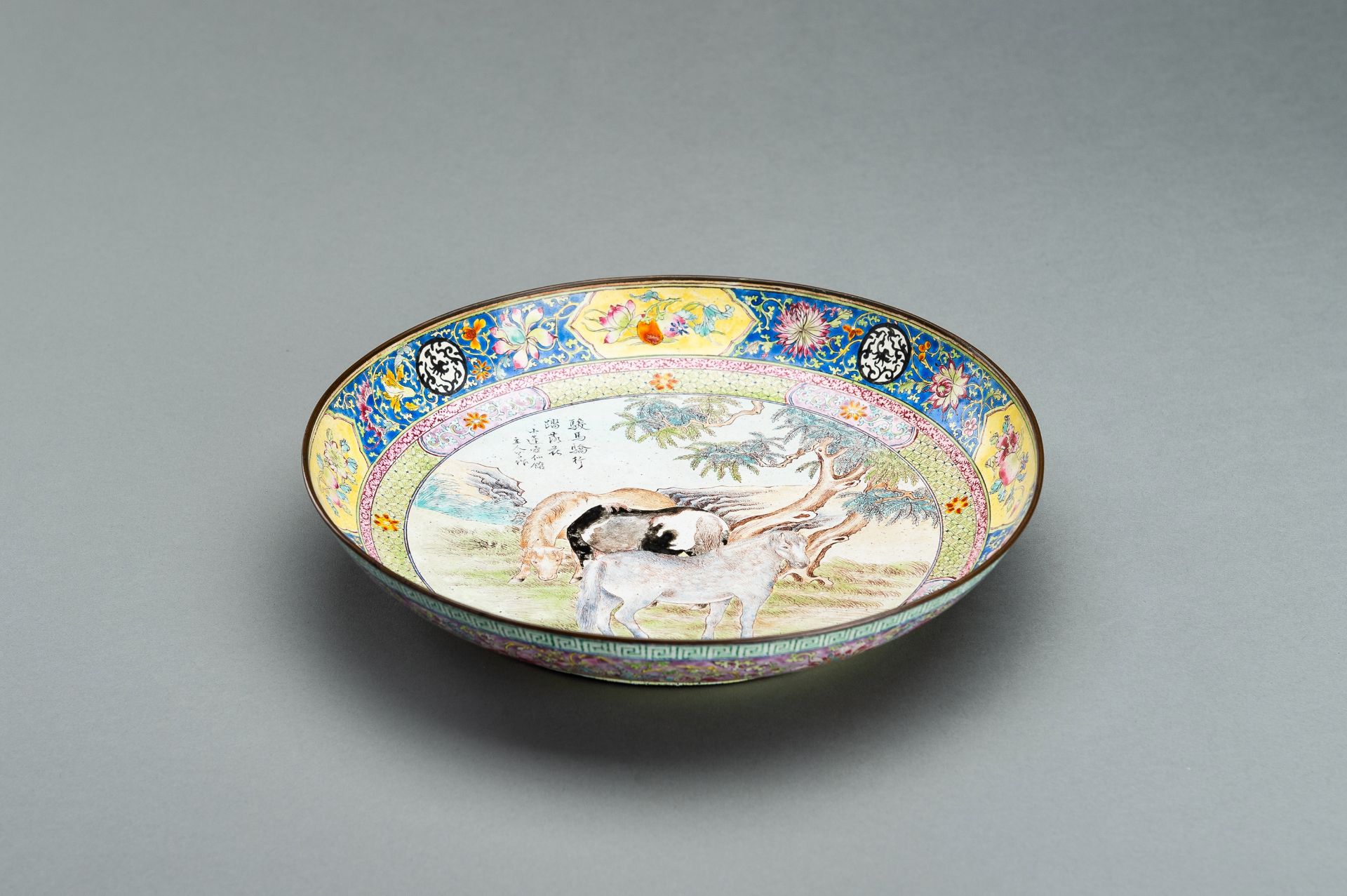 AN FINE YANGCAI ENAMEL 'HORSES' DISH, QING - Image 3 of 13