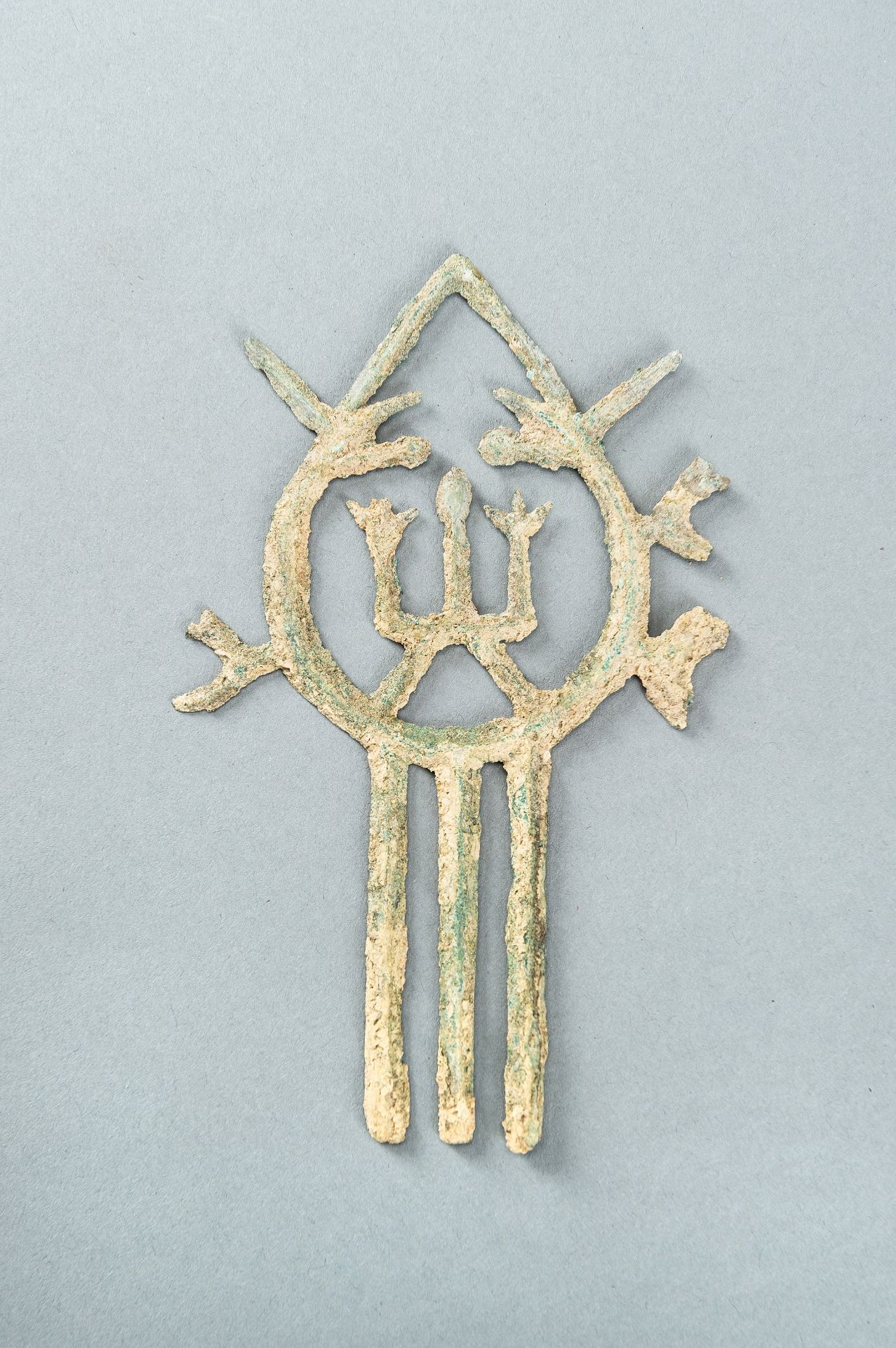 A PAIR OF BRONZE HAIRPINS, DONG SON CULTURE - Image 5 of 11