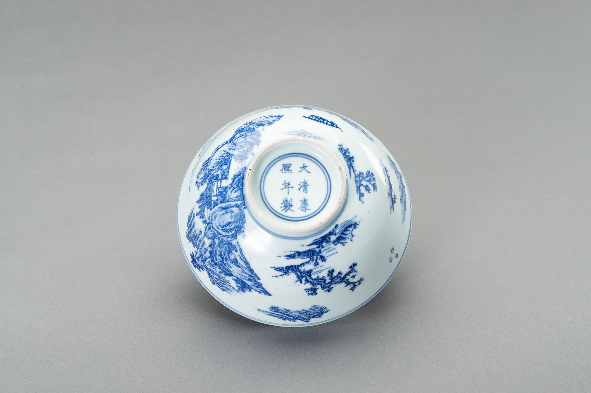 A BLUE AND WHITE PORCELAIN BOWL, 20TH CENTURY - Bild 9 aus 10