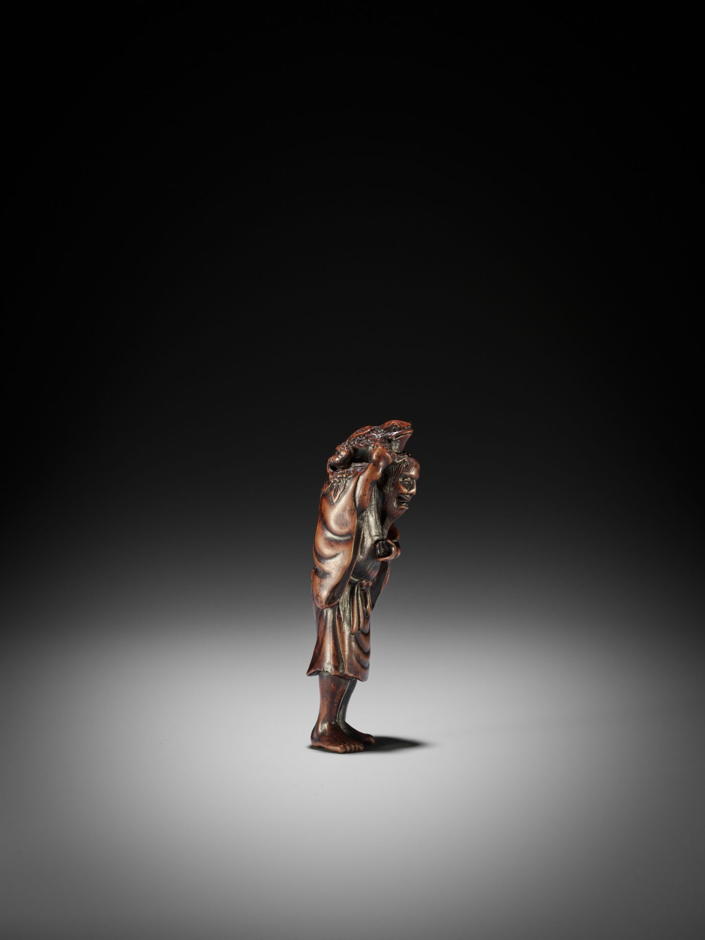 TADATOSHI: A LARGE WOOD NETSUKE OF GAMA SENNIN - Image 10 of 14