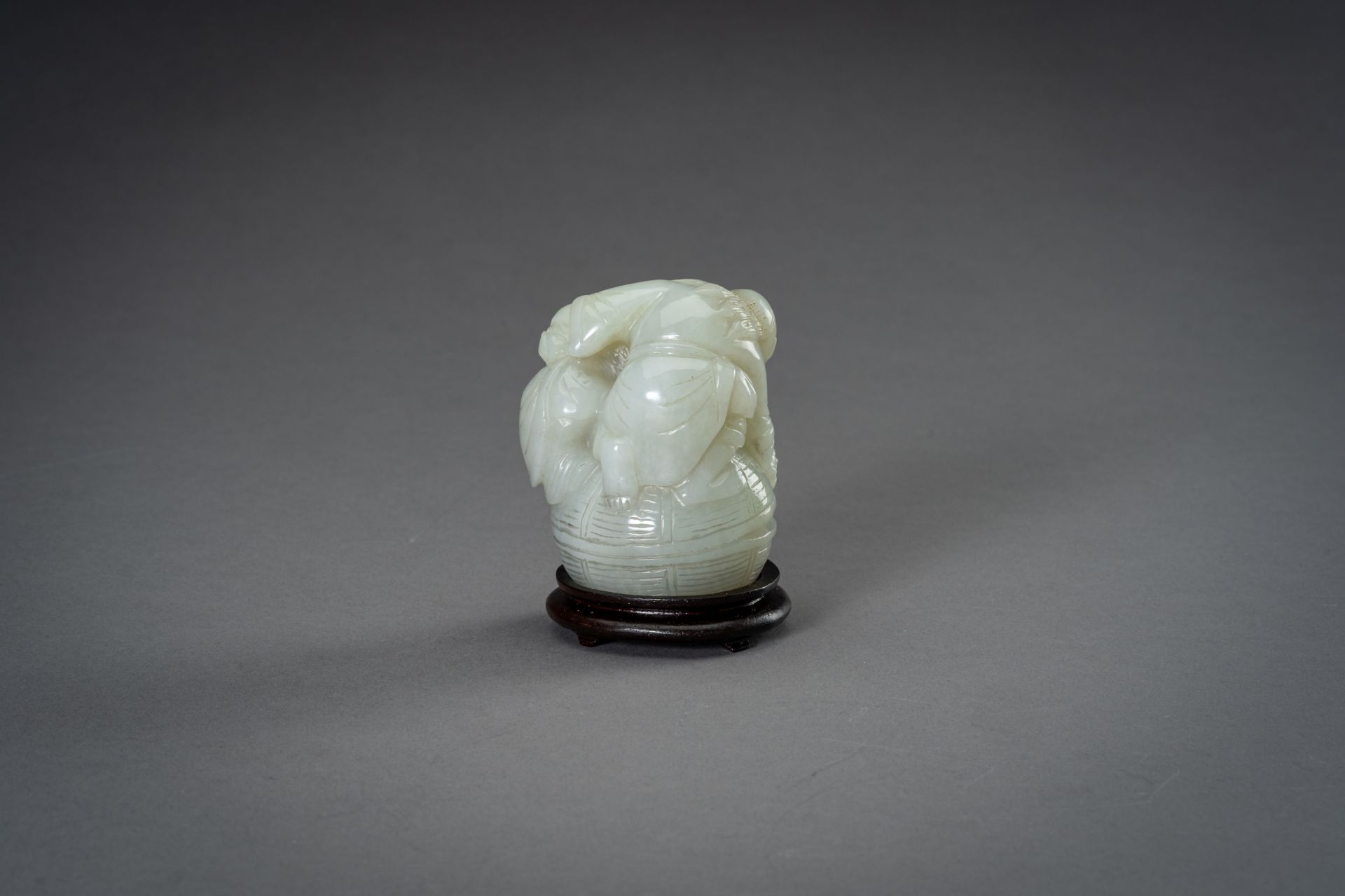 A PALE CELADON JADE GROUP, 20th CENTURY - Image 6 of 11