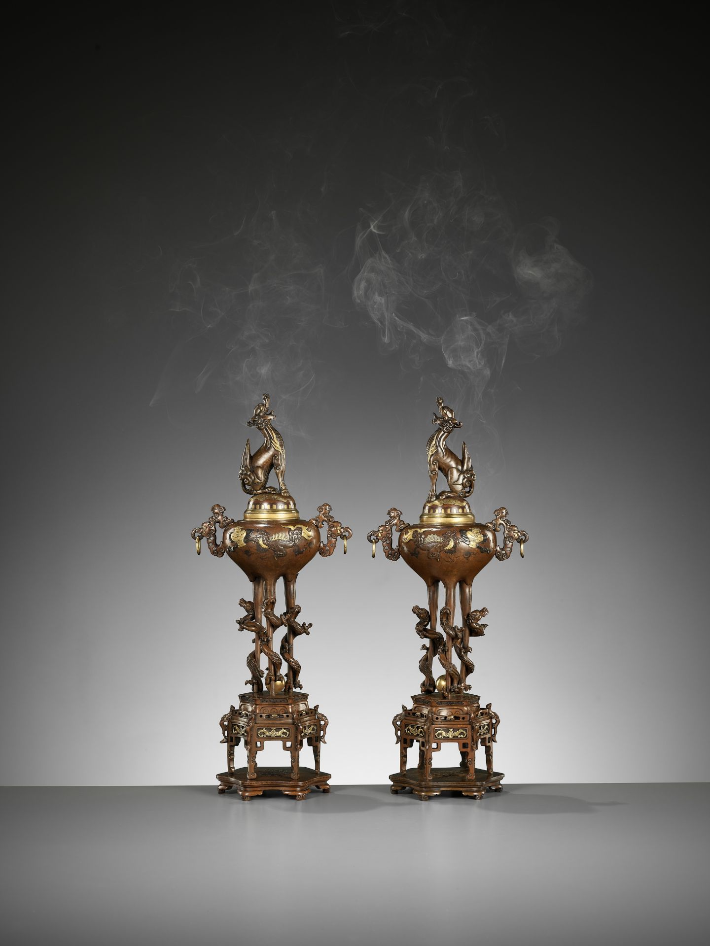 A PAIR OF SUPERB GOLD-INLAID BRONZE 'MYTHICAL BEASTS' KORO (INCENSE BURNERS) AND COVERS - Image 16 of 20